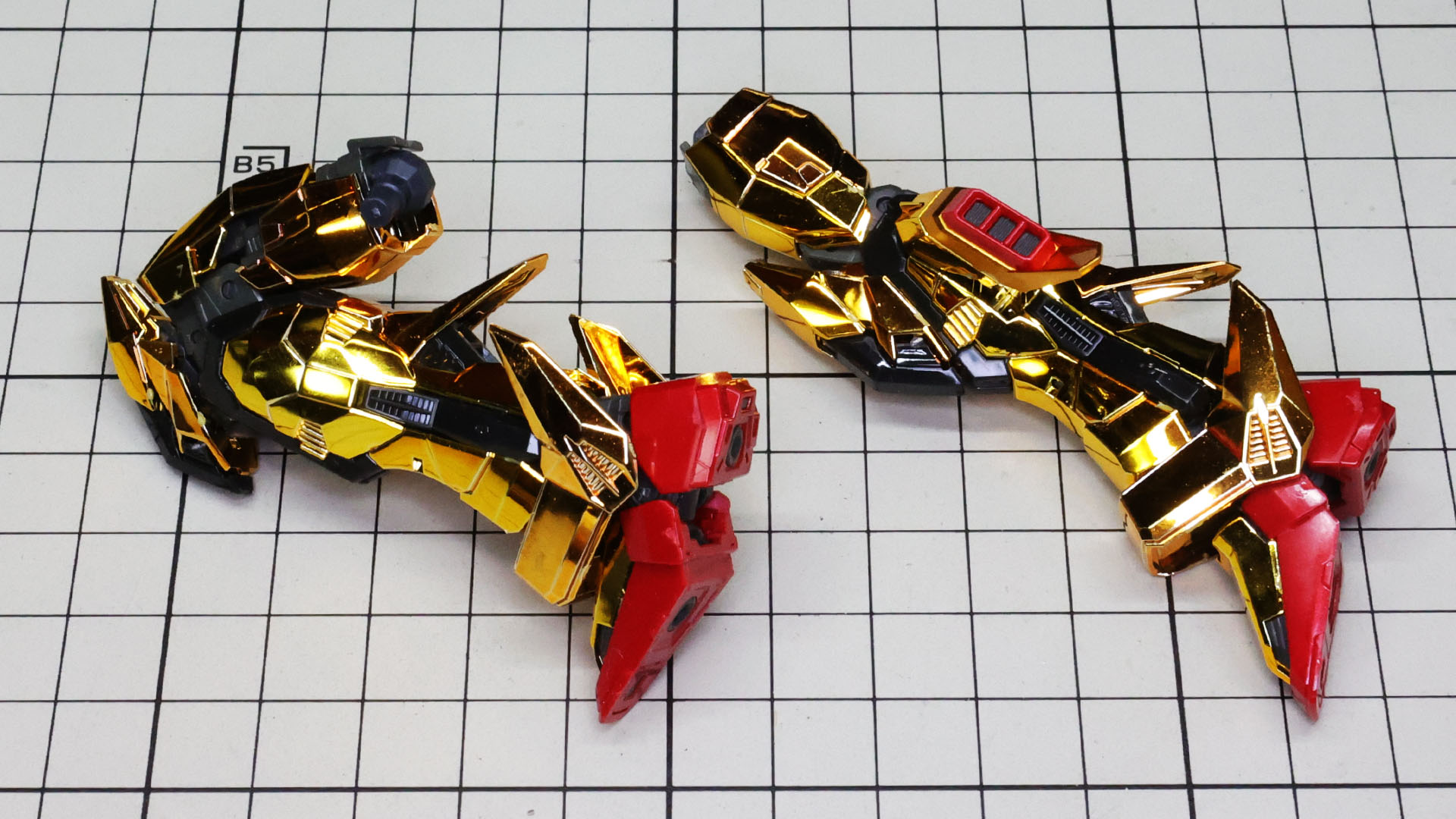 可動性能もこの通り！各部の連動可動が楽しいアクションです