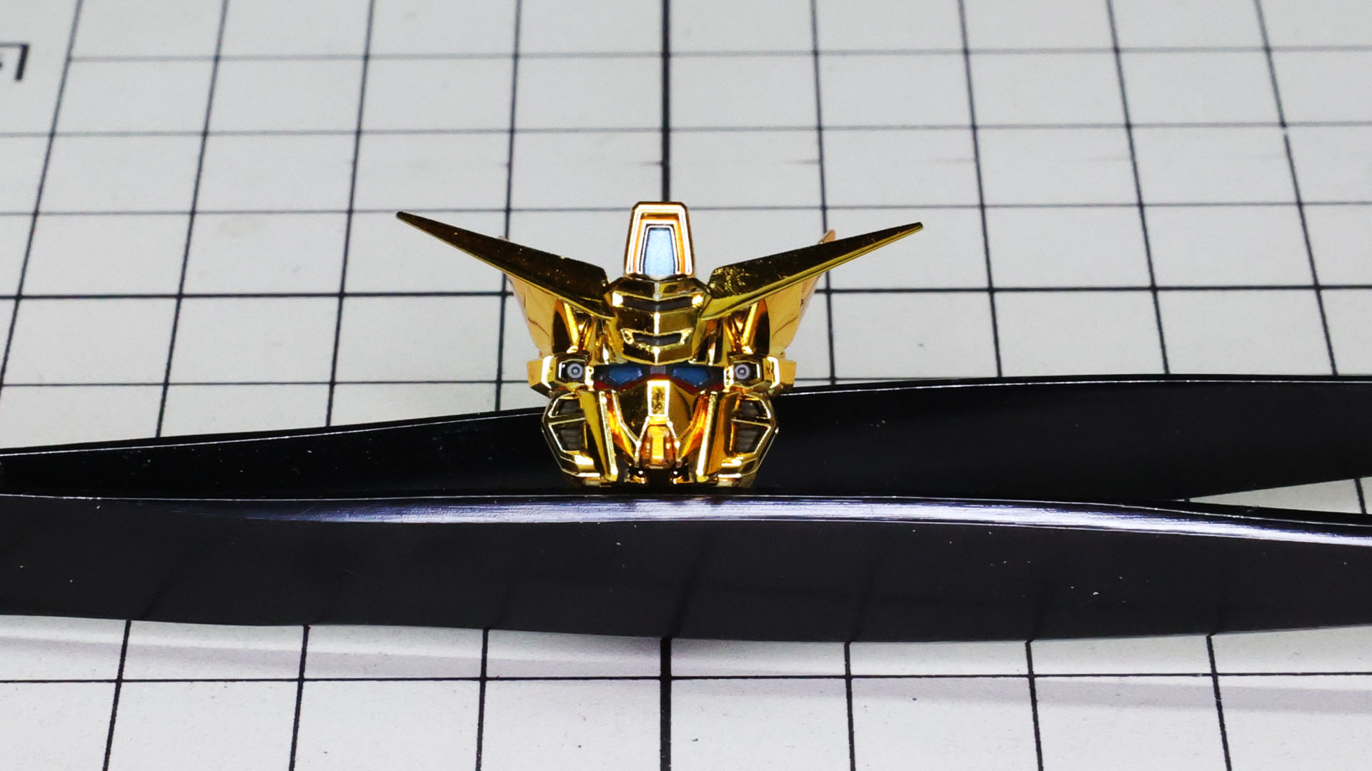 バルカン砲も別パーツと判別できるすごい頭部ができあがります