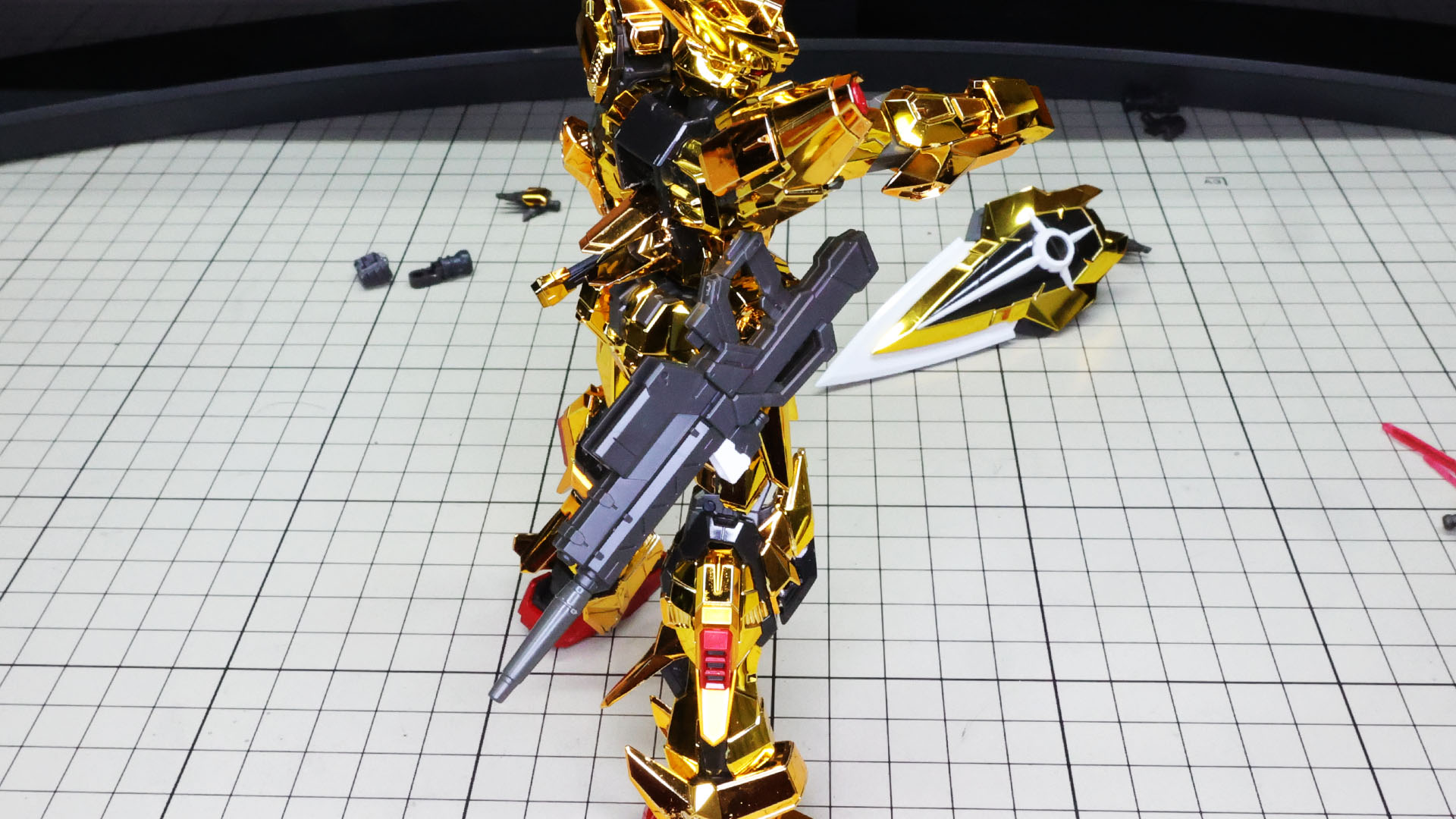 ビームライフルは右腰にマウントされます