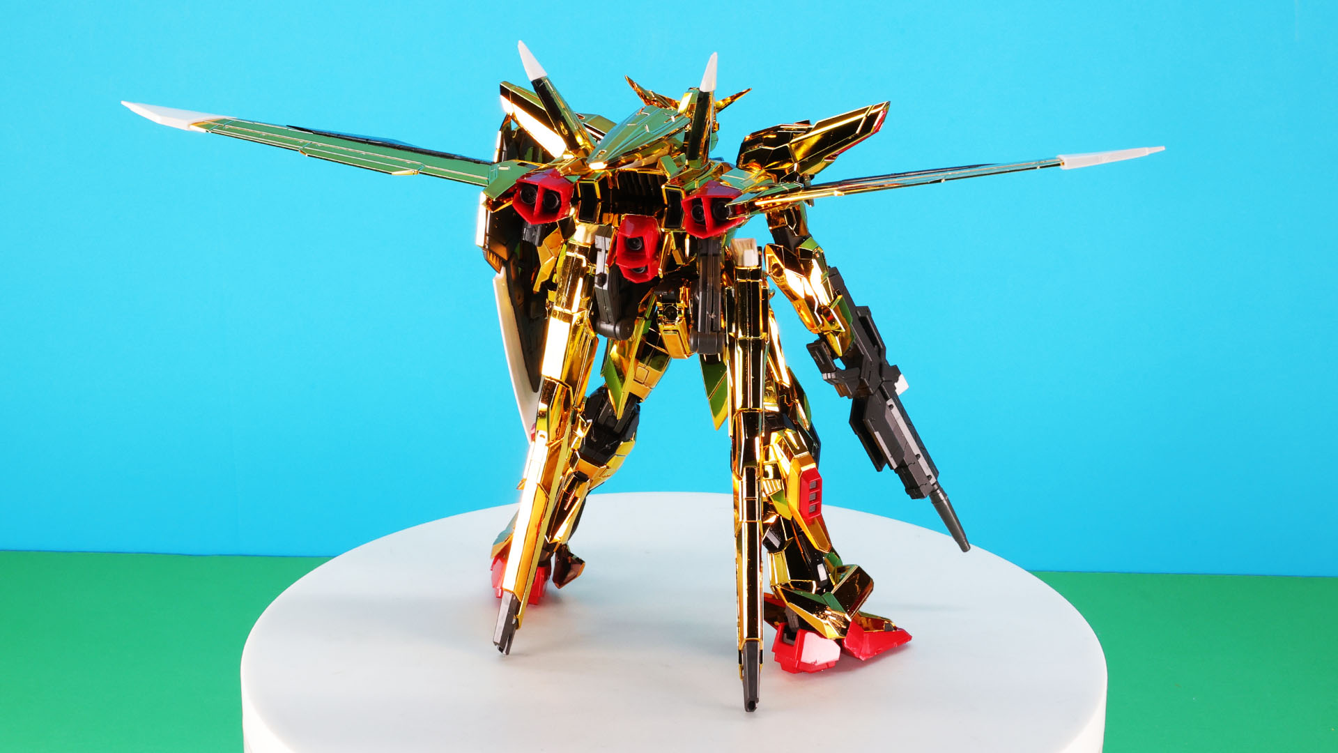 大きく羽を広げるアカツキ(オオワシ装備)