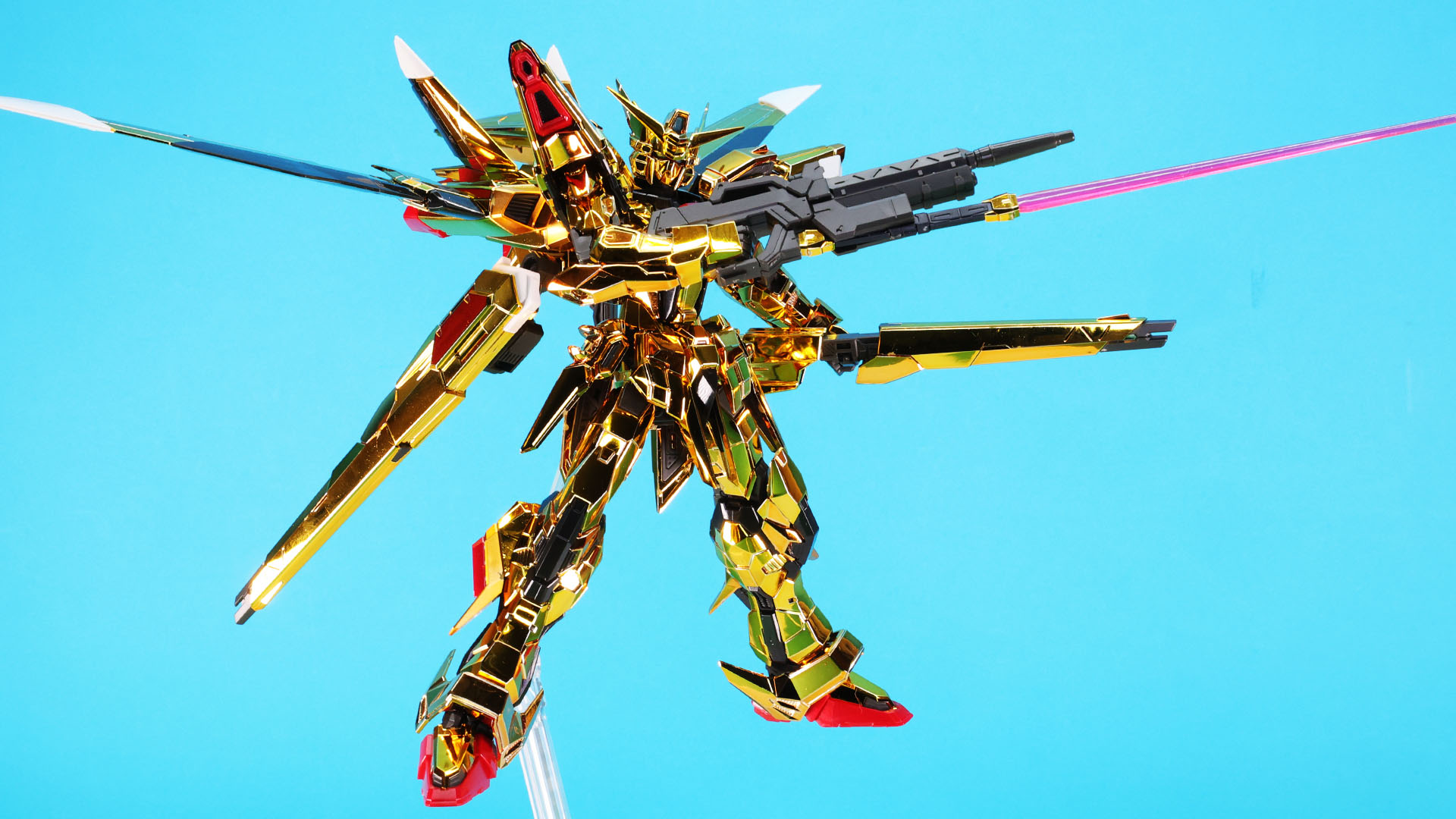 ビームライフルの銃身下にはビームサーベルを銃剣として取り付け可能