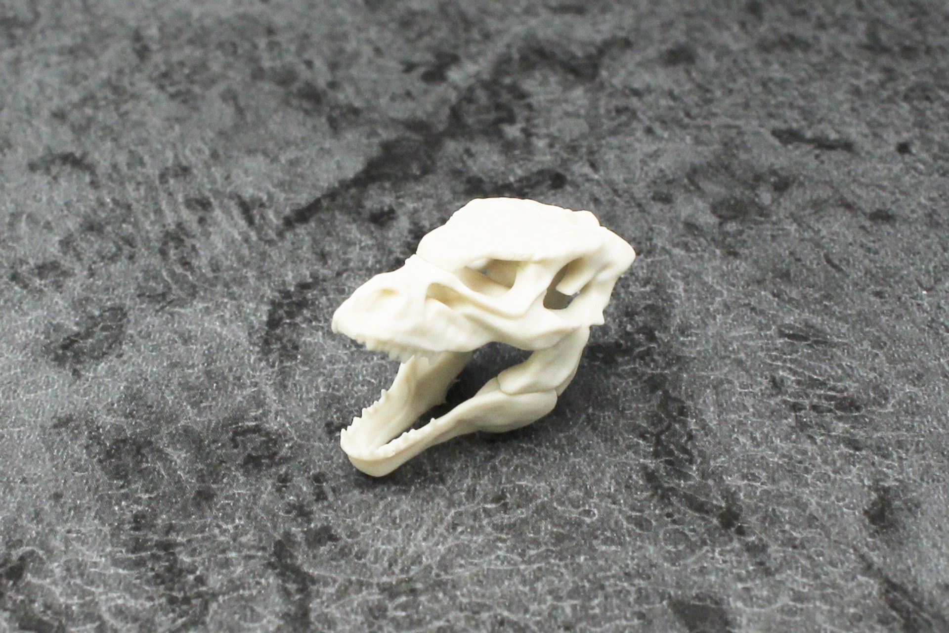 頭部が完成。口も固定で可動はしない