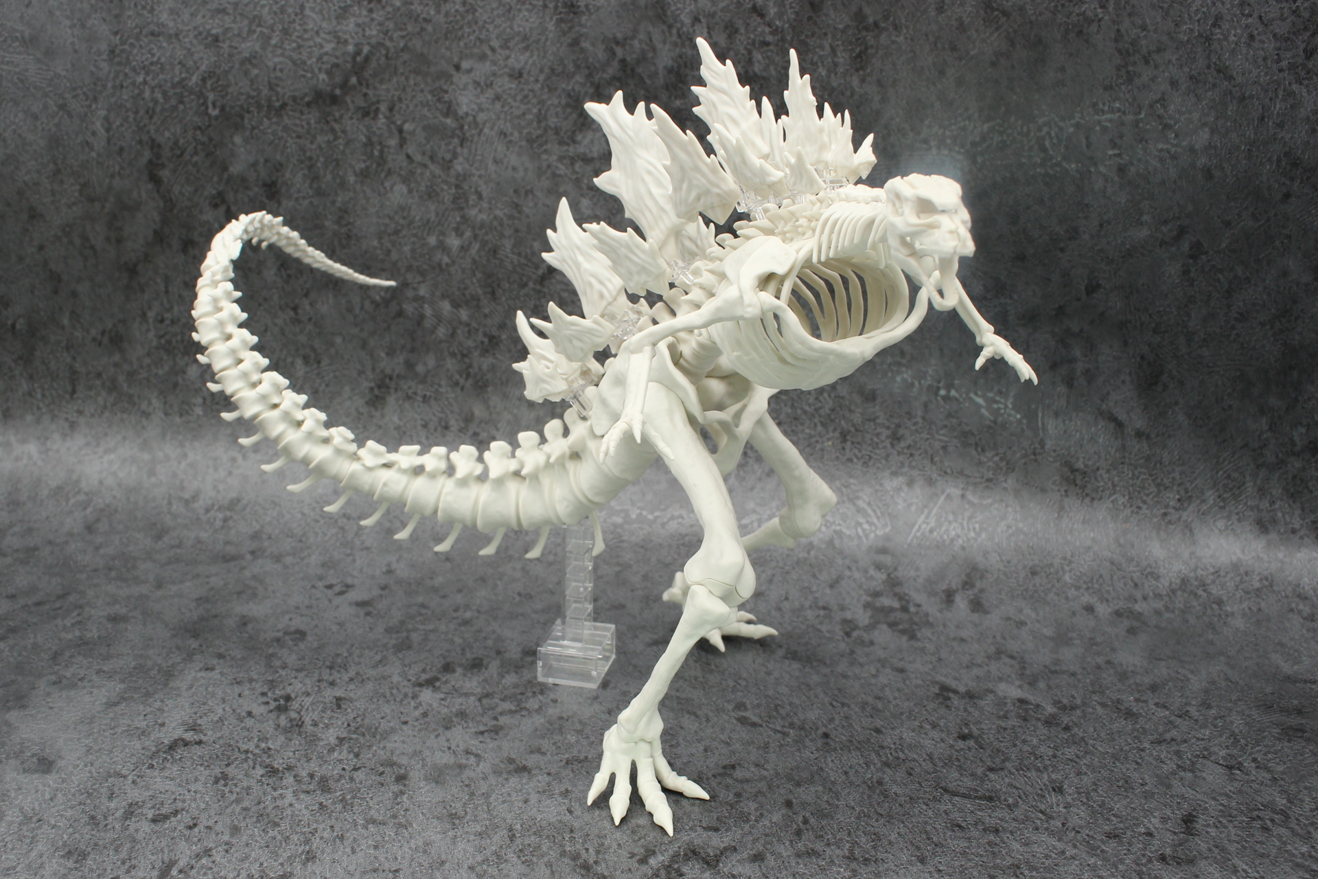 ゴジラの骨格が完成