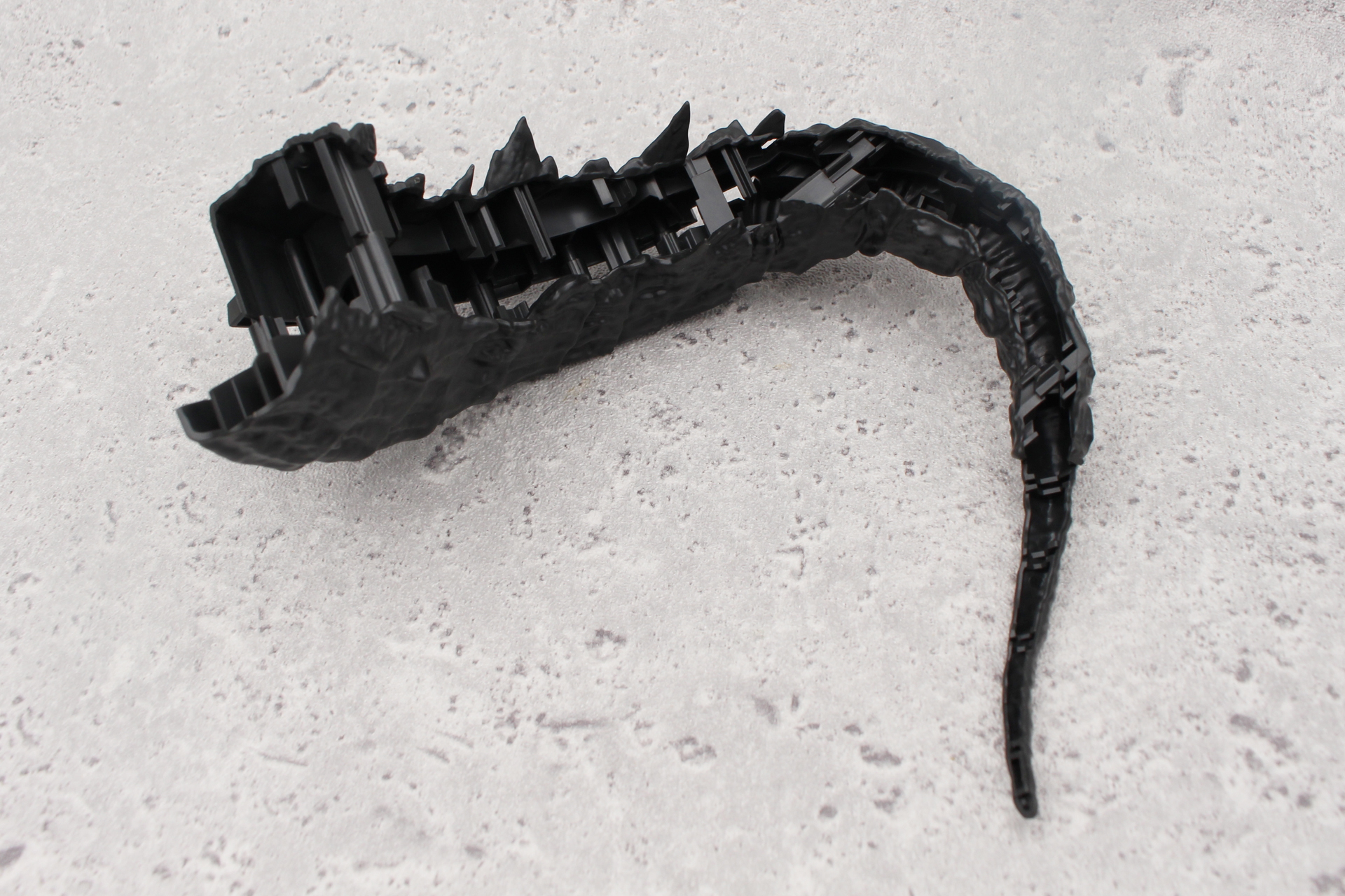 尻尾の根元を取り付ける