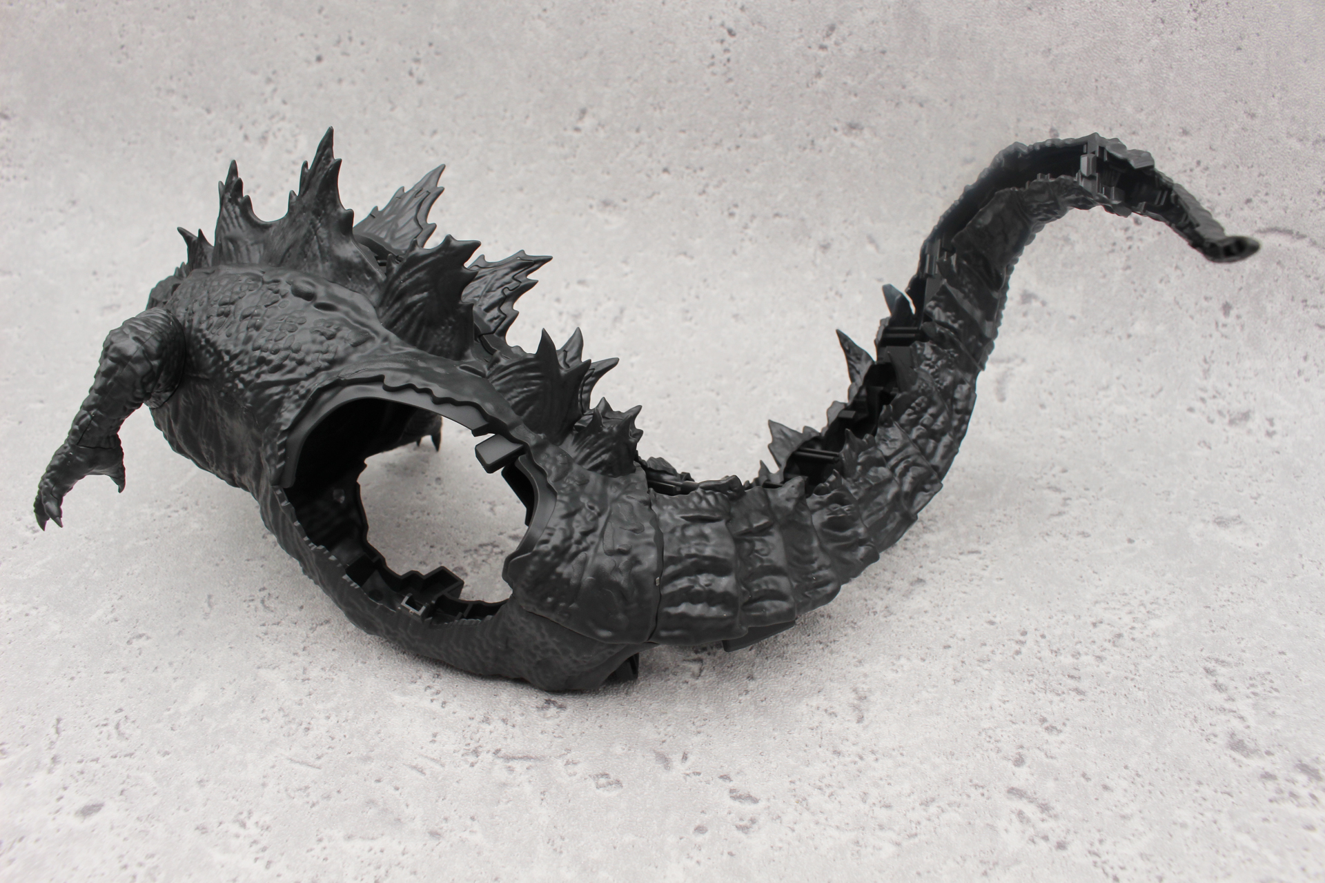 尻尾を胴体に取り付ける