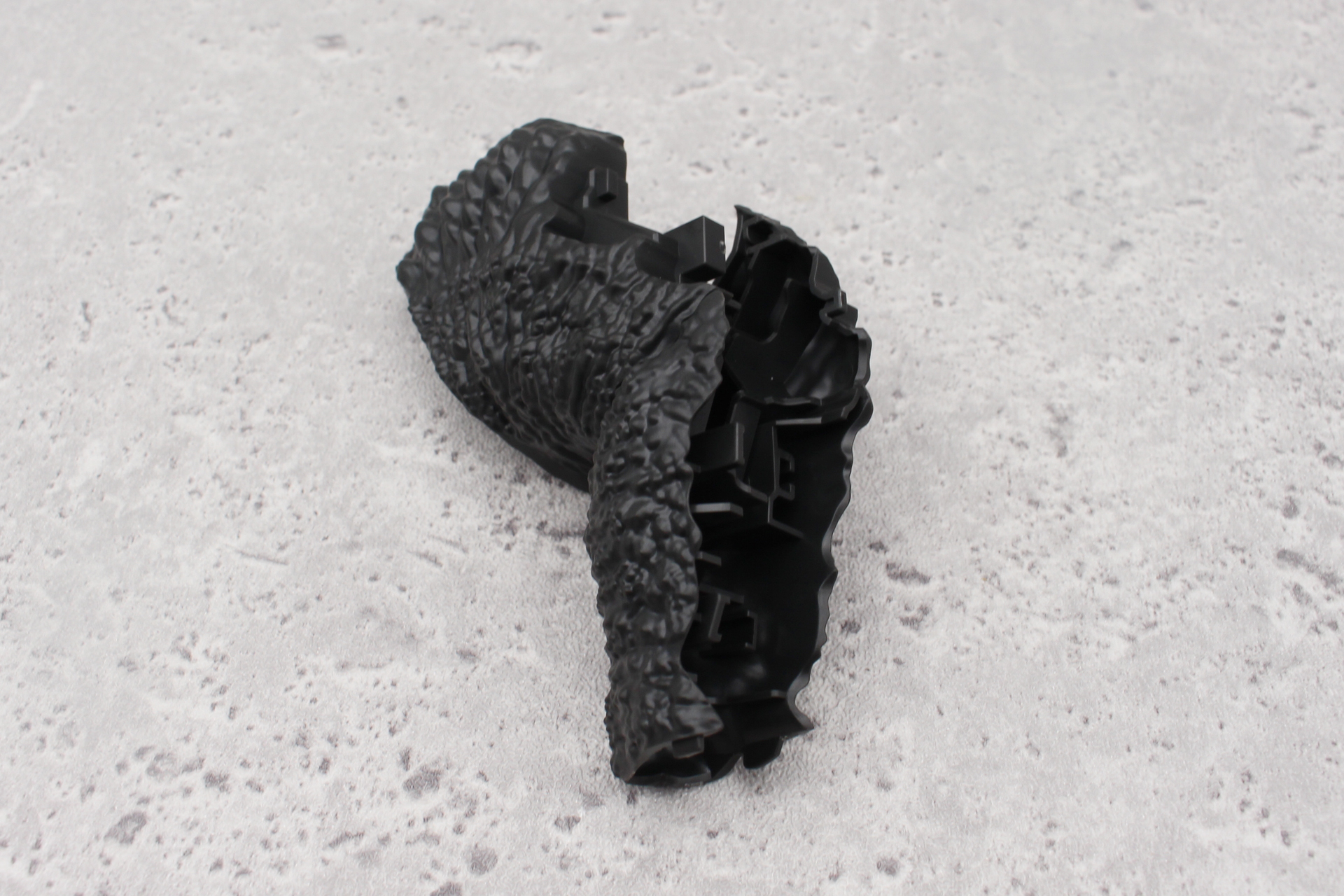 左右形が似ているので混乱しないよう右から順番に組み立てる