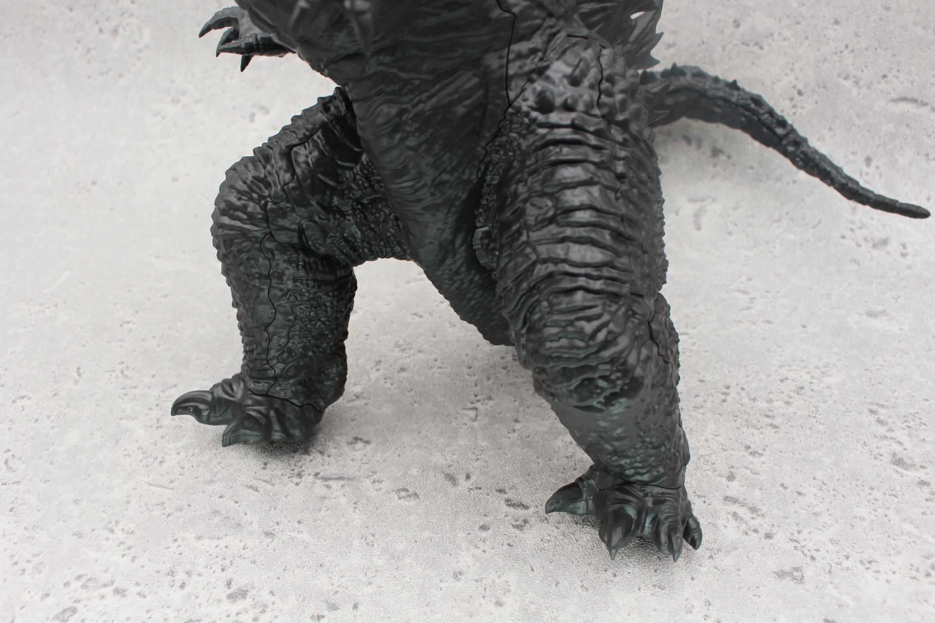 胴体に脚部を取り付ける