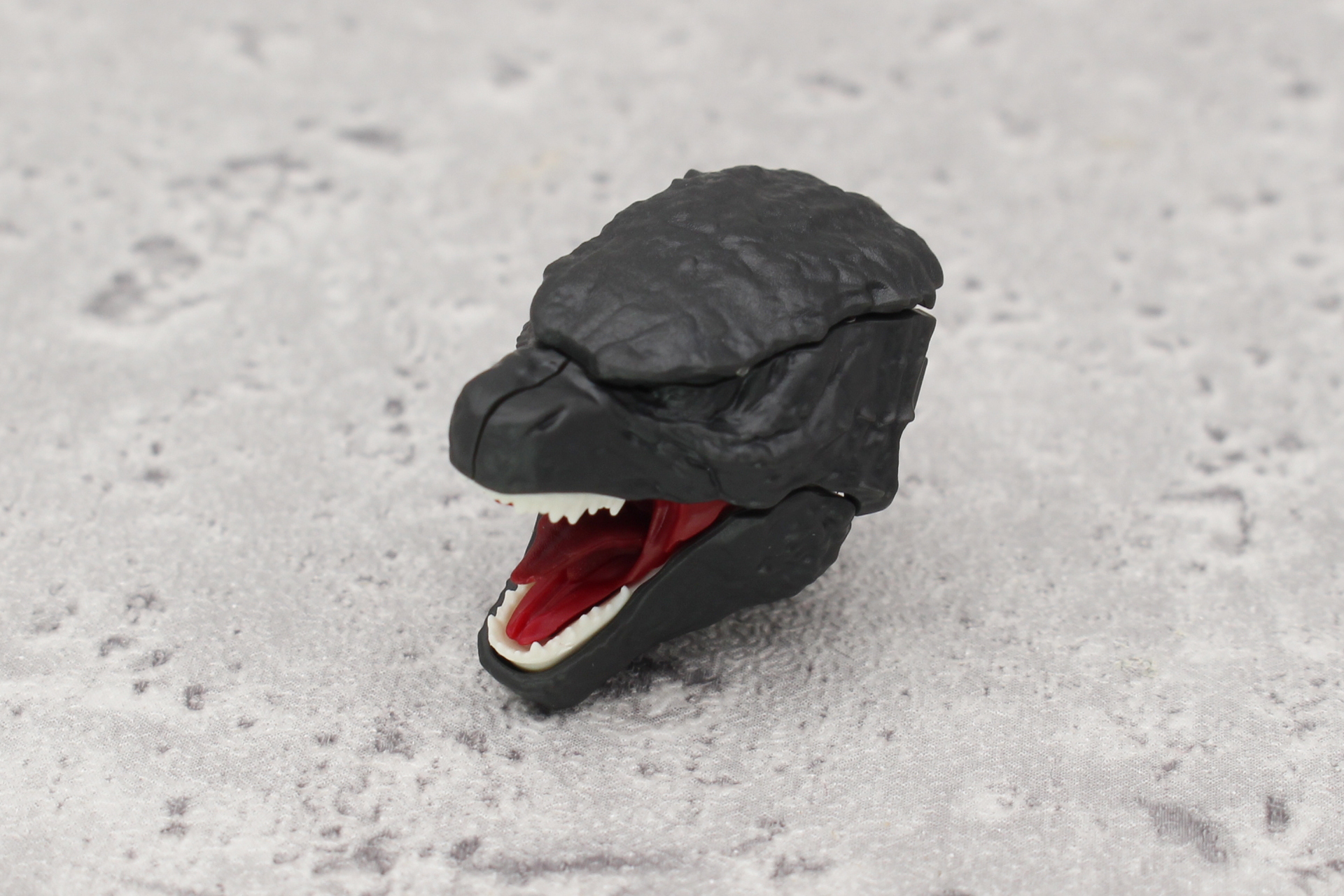 頭頂部を取り付けて頭部が完成