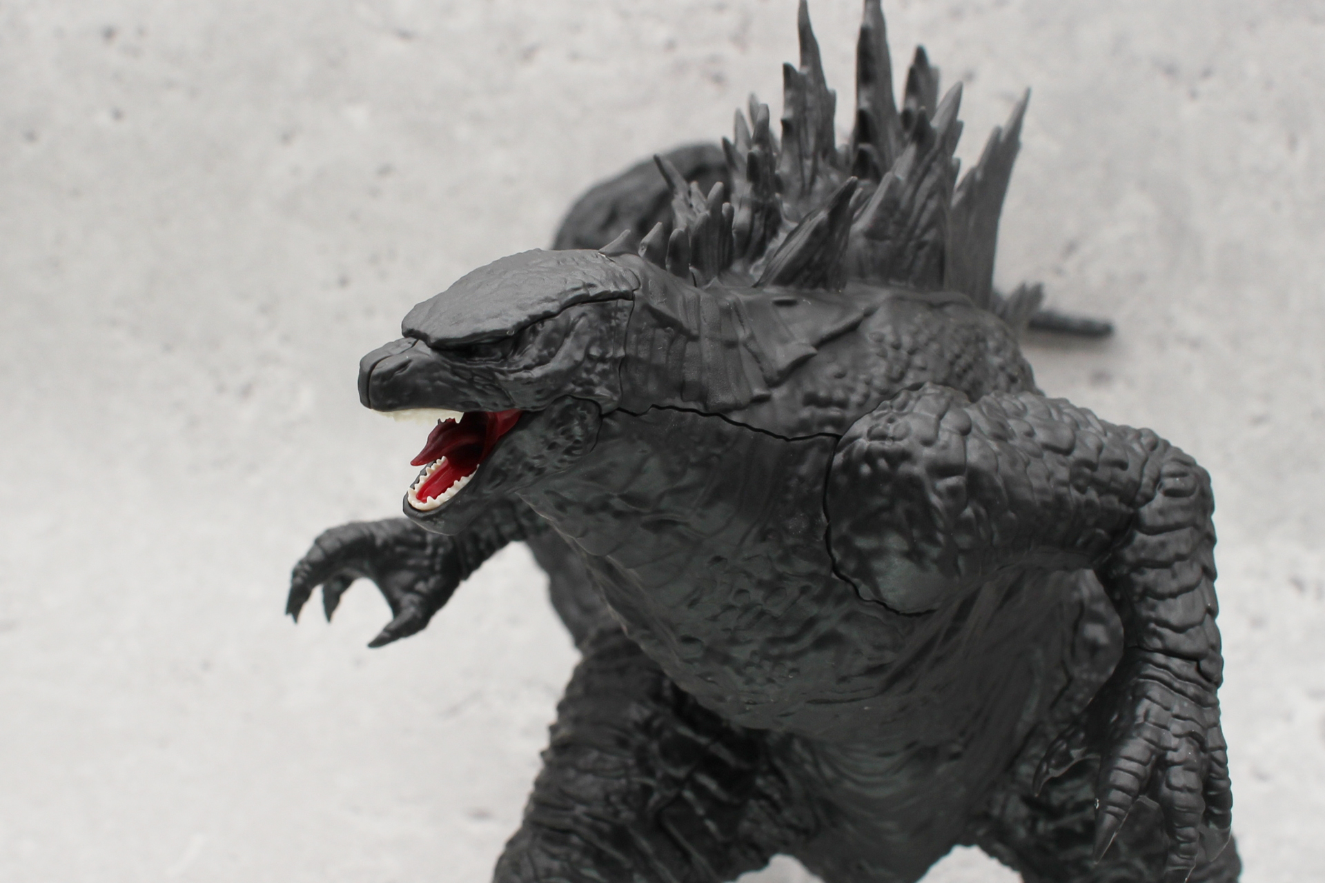 頭部は組み立てると骨格にモールドされた歯が出てくる