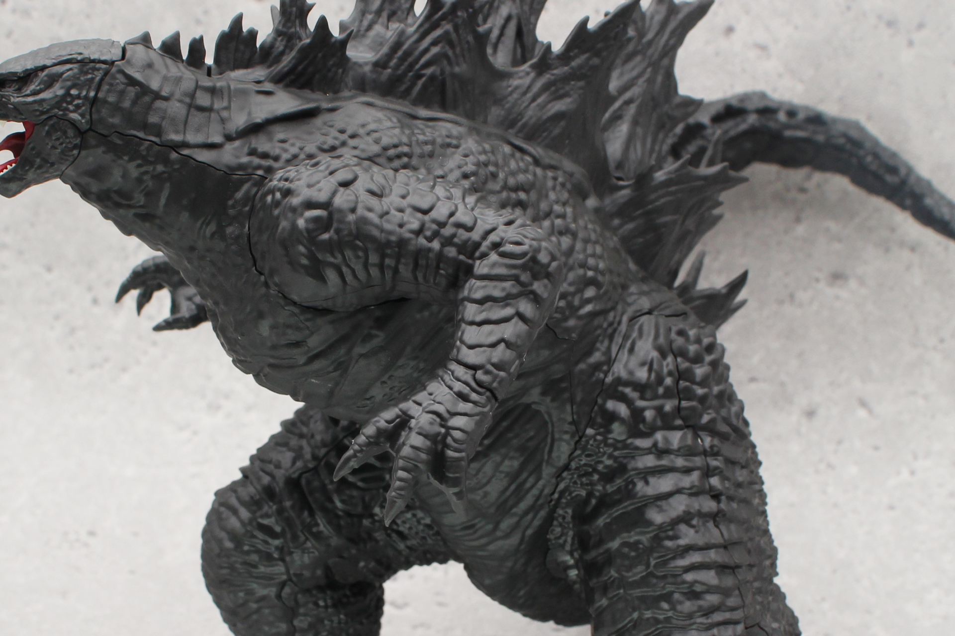 皮膚の質感は部位によって違う。プラモデルで再現できる限界まで表現している