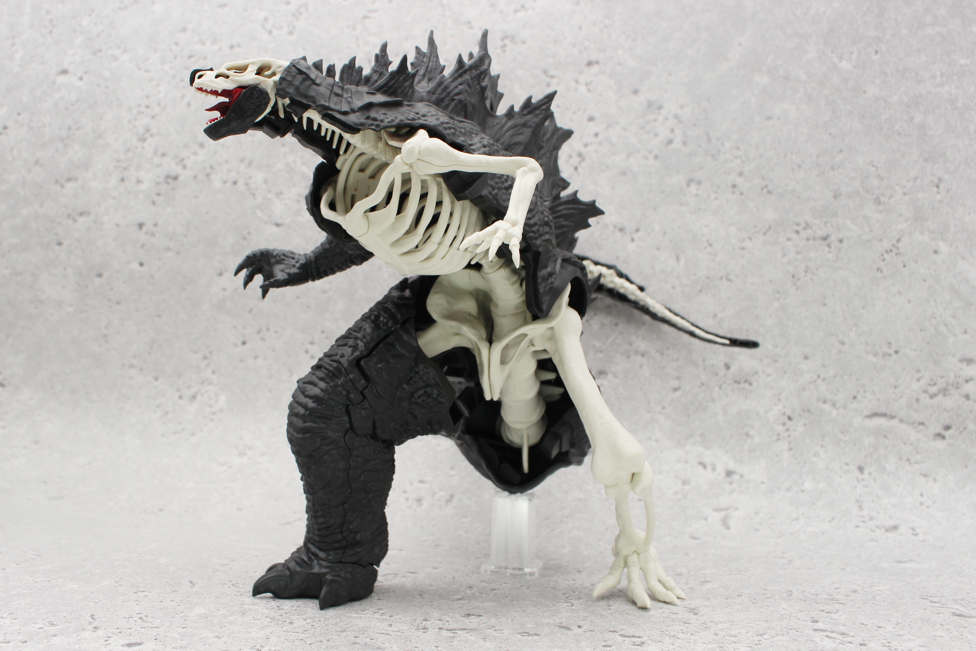 一部の外皮パーツを取り付けずに組み立てた例。図解のような楽しみ方もできる