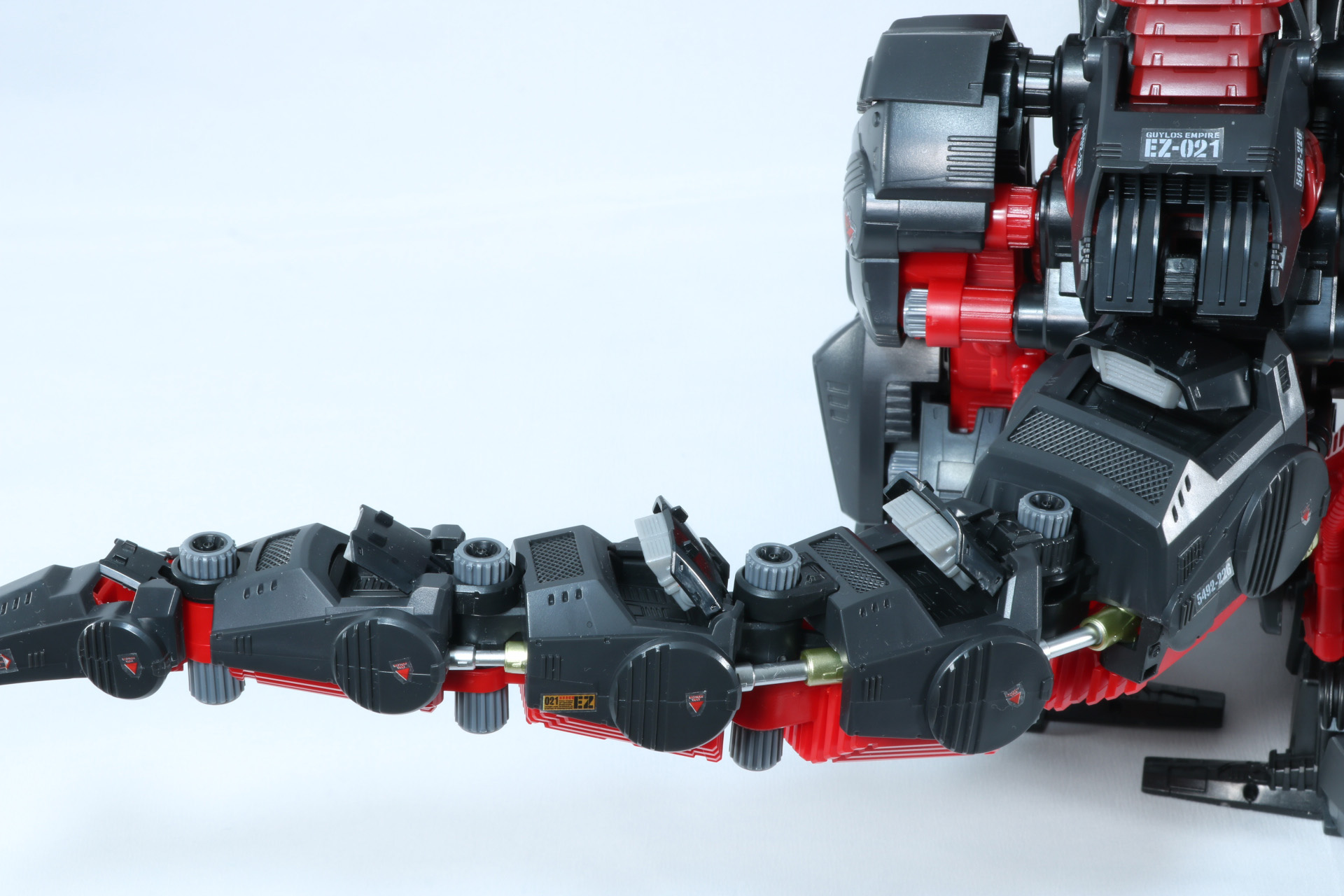 尾部放熱カバーは5箇所展開