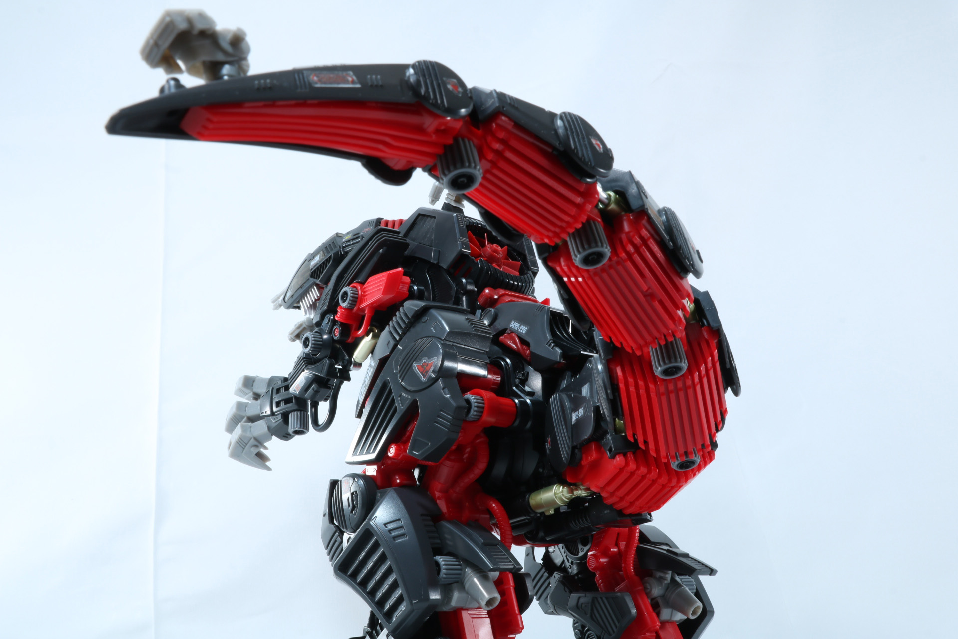 ゾイドをなぎ倒す加重力衝撃テイルの迫力