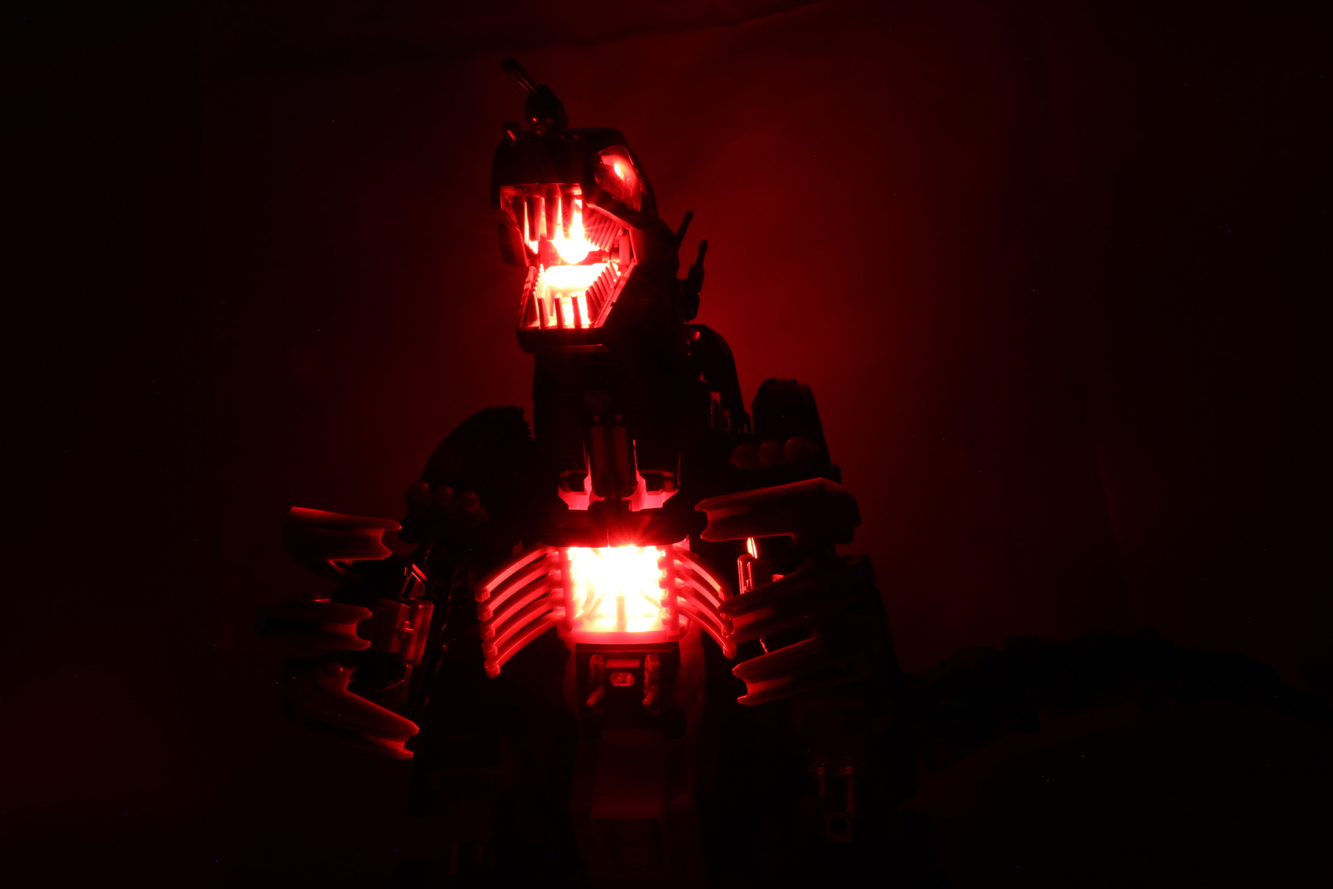 ゾイドコアをむき出しにしつつも、荷電粒子砲を発射しそうな迫力