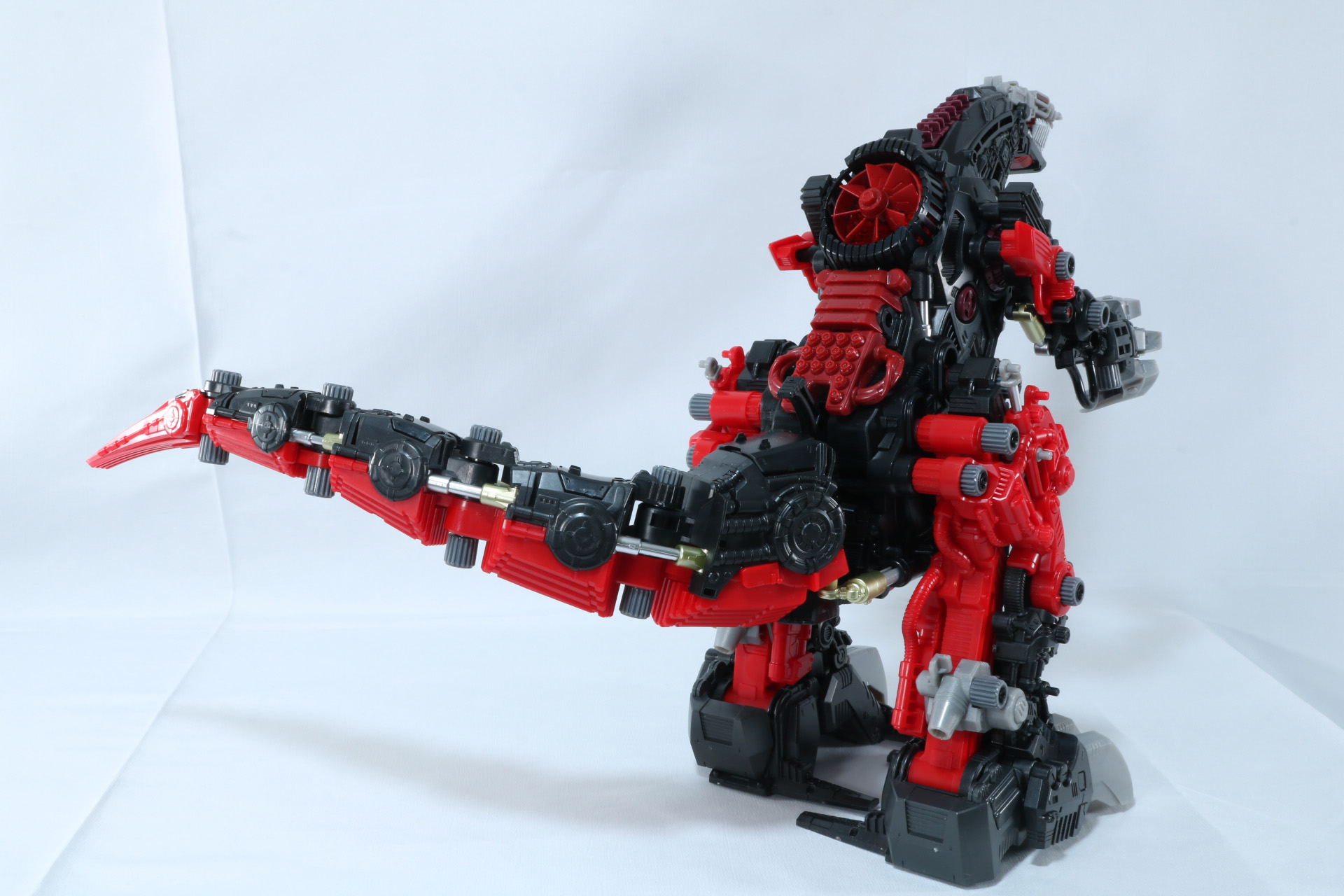 内部のメカディテールは惚れ惚れするほどの濃密さで表現されている