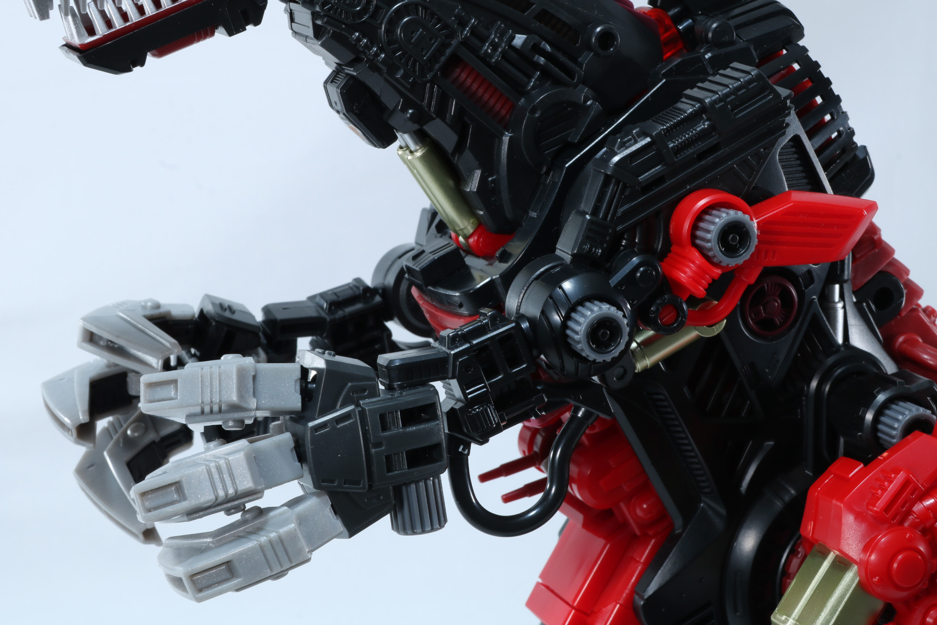 アーマーなしの状態だと骨格のようにも見える