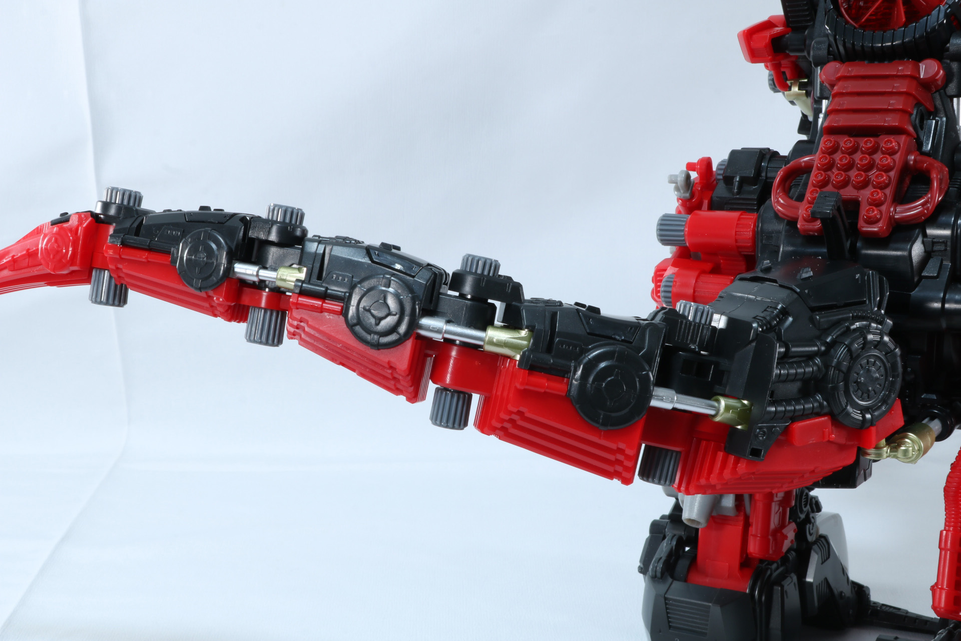 尾部は側面のシリンダー造形が確認できる