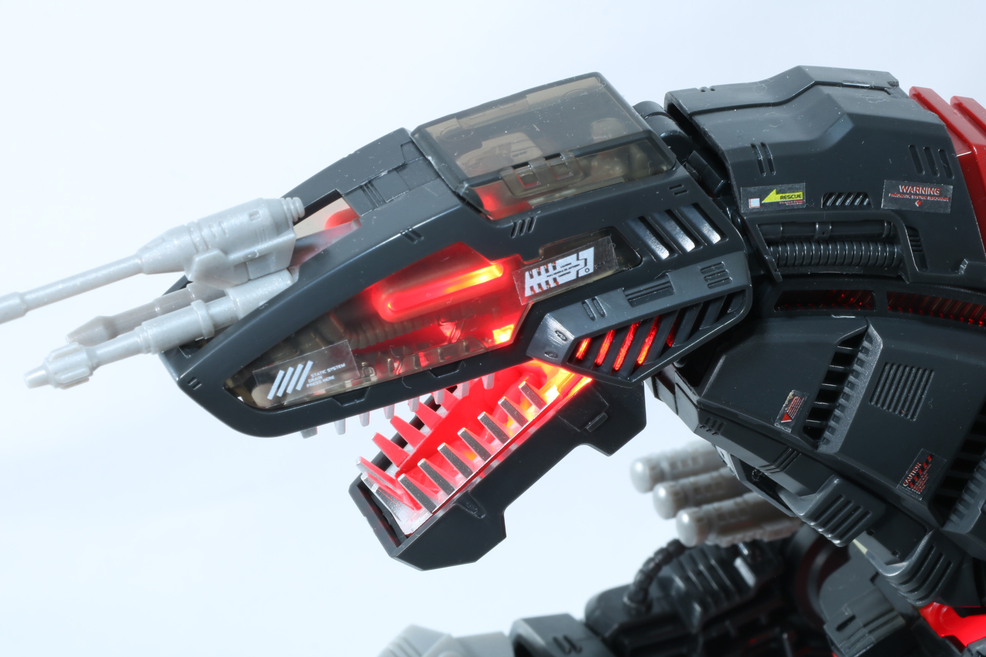 ディスプレイモードでは発光ギミックのみが作動