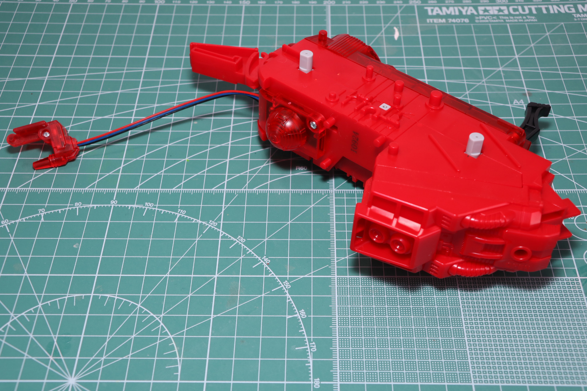 動力部ユニットの電池ボックスカバーを取り外す