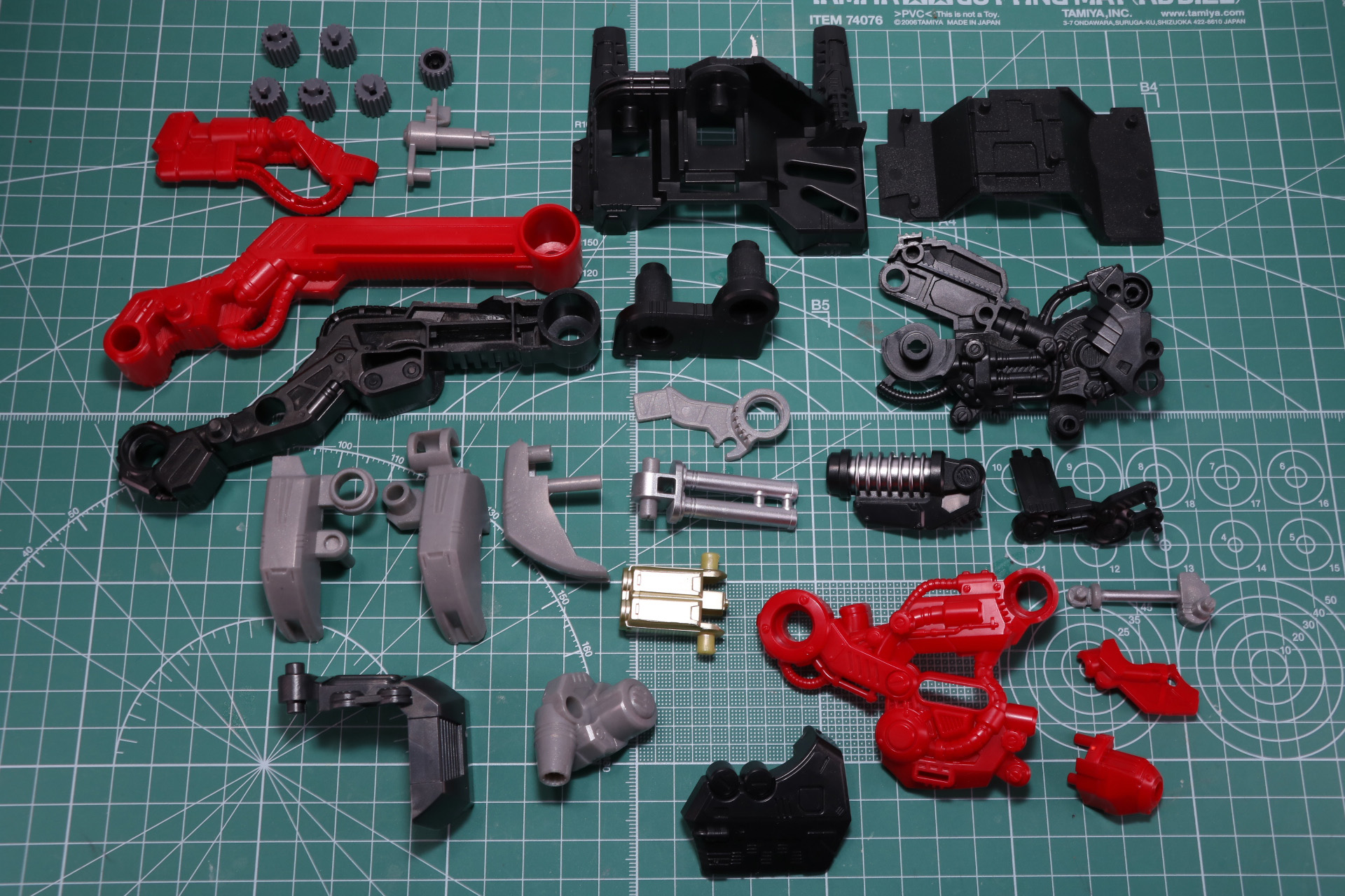 右脚部を組み立て