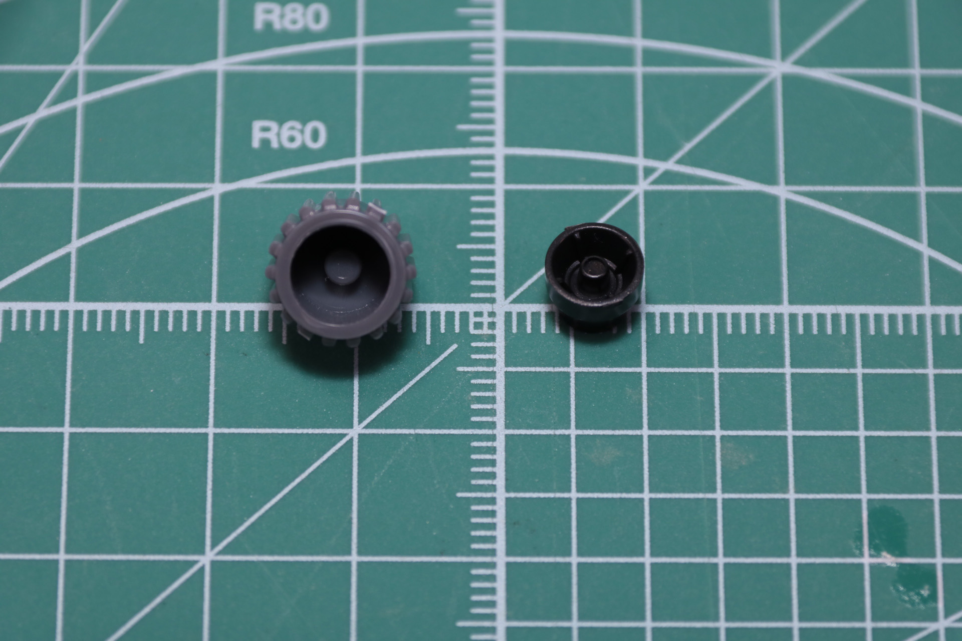 尻尾の節目を止めるCAP（C）にインナーキャップを合わせる