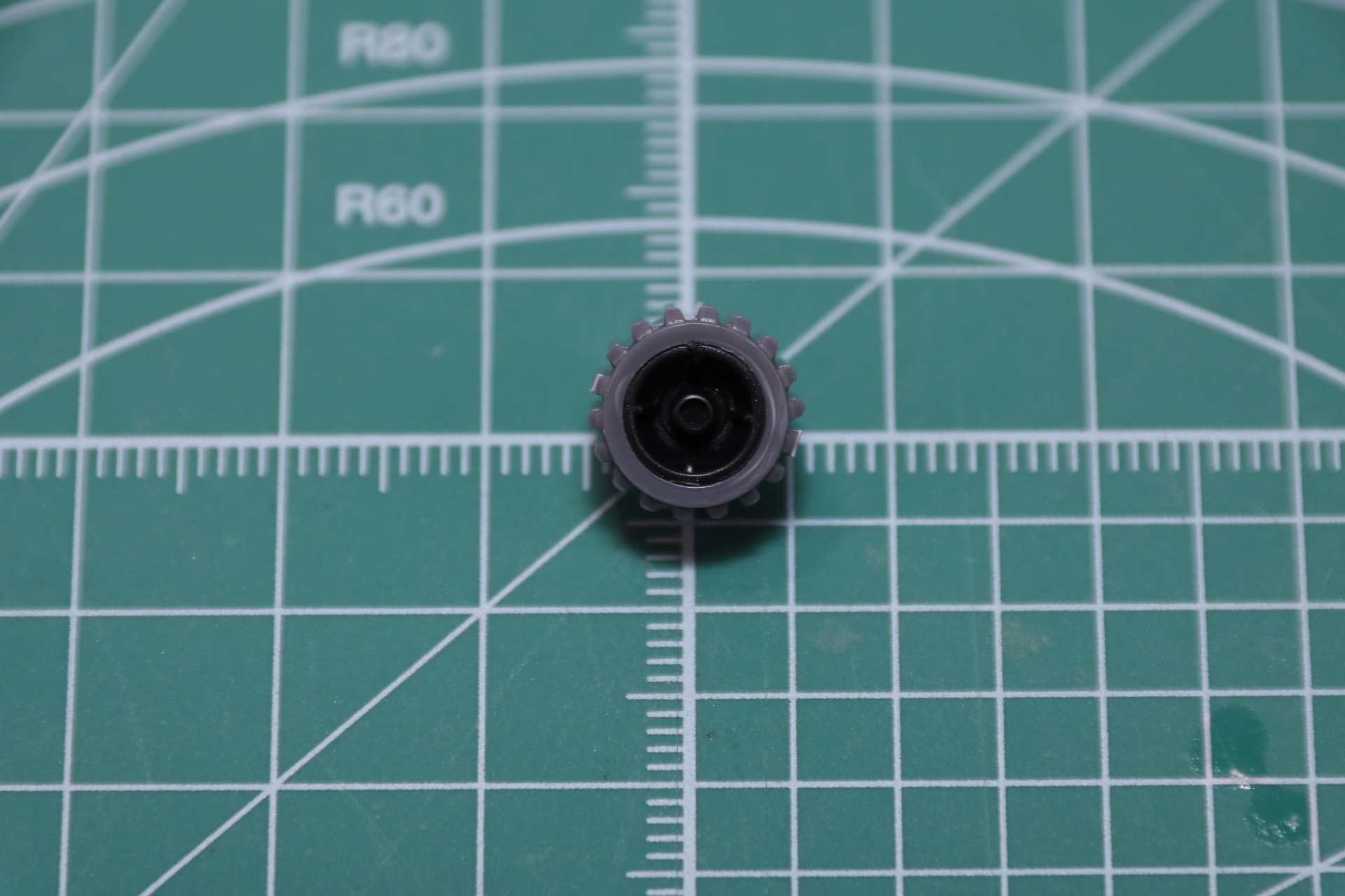 尻尾の節目を止めるCAP（C）にインナーキャップを合わせる