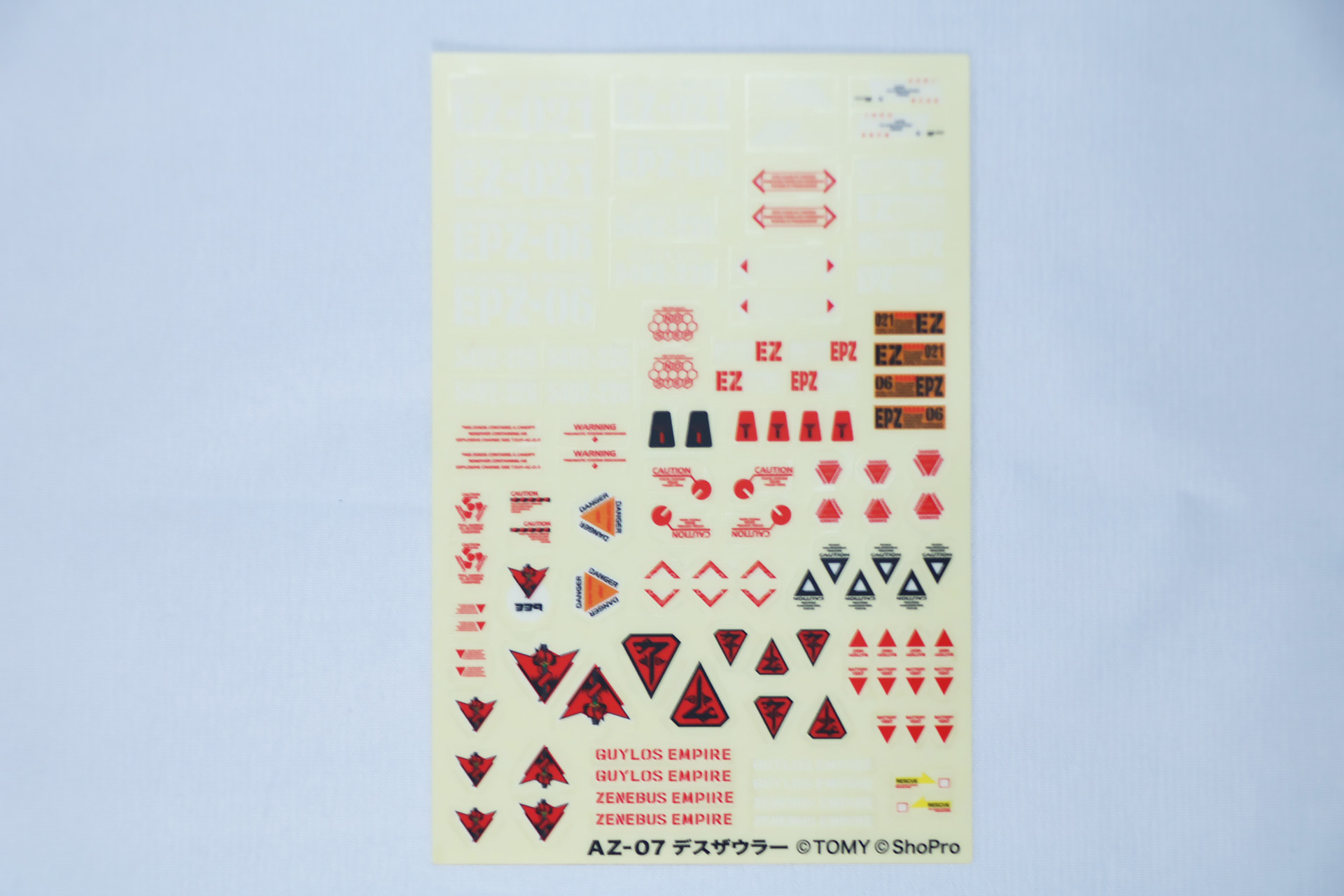 ラベル。ガイロス帝国、ゼネバス帝国の国章や「デスザウラー」の型番などが収録されている