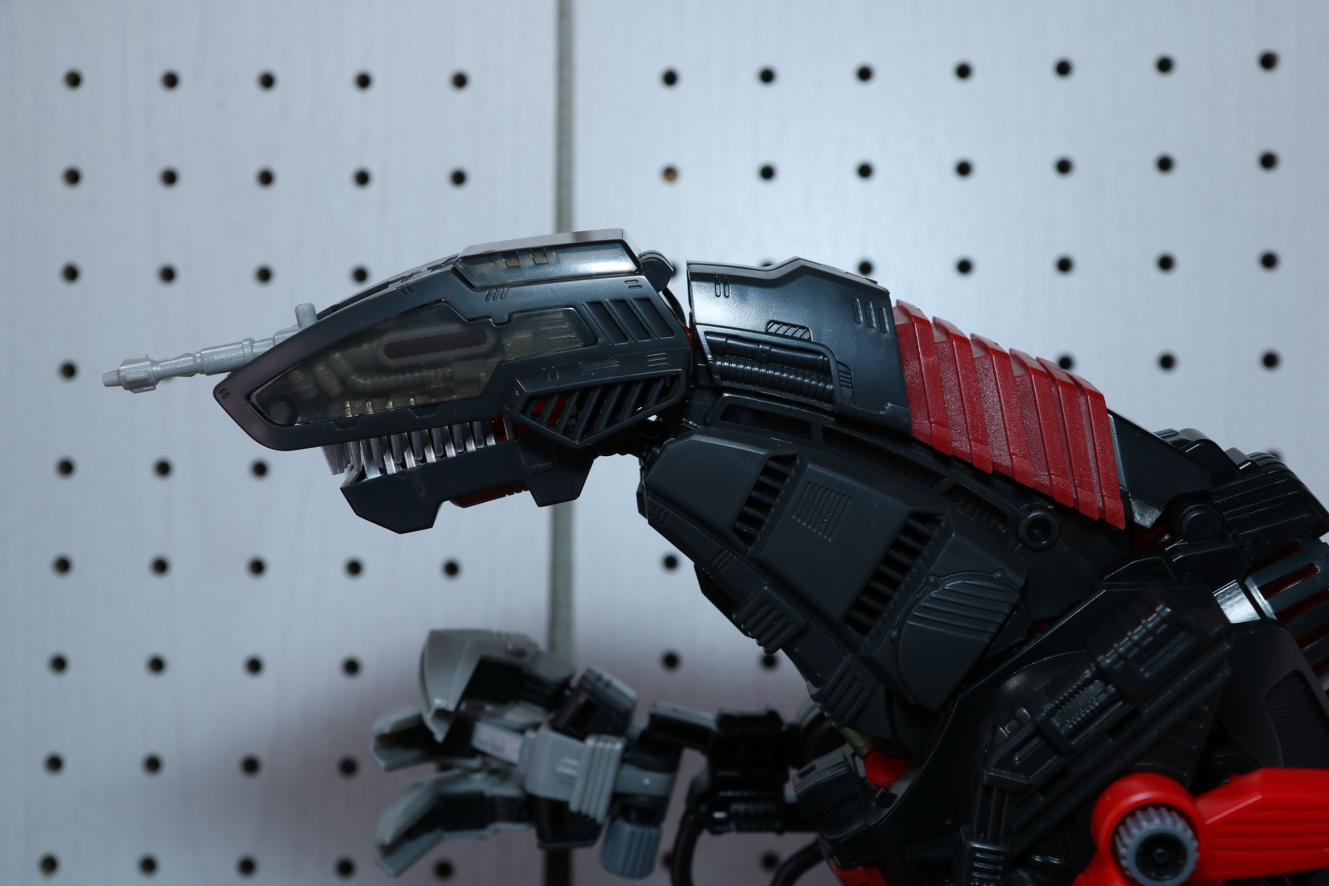 首筋の蛇腹カバーと首を覆うアーマー