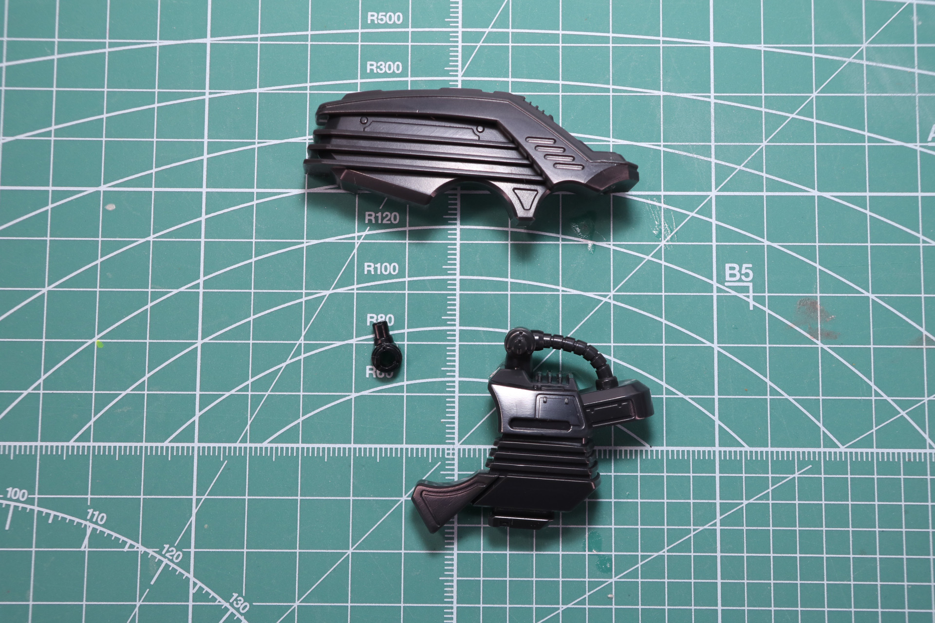 反対側も同様にパーツを付ける