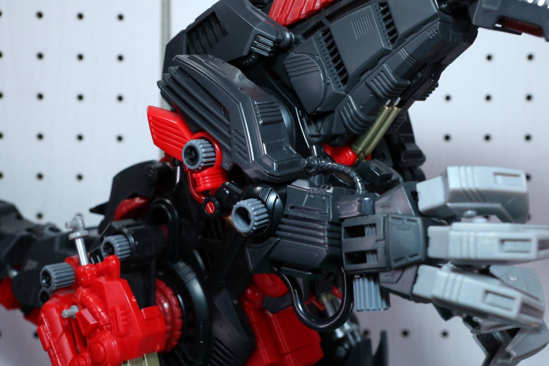 反対側も同様にパーツを付ける