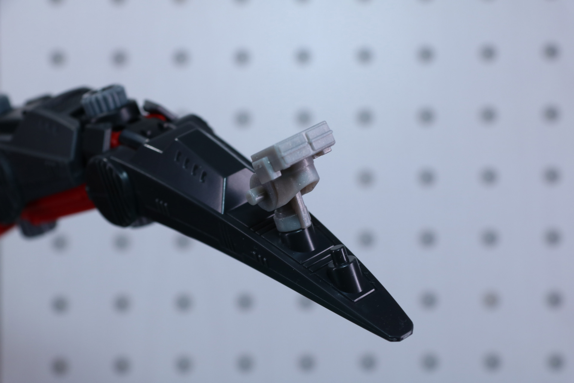 荷電粒子強制吸入ファンアーマーと尾部の先端に武装を取り付け