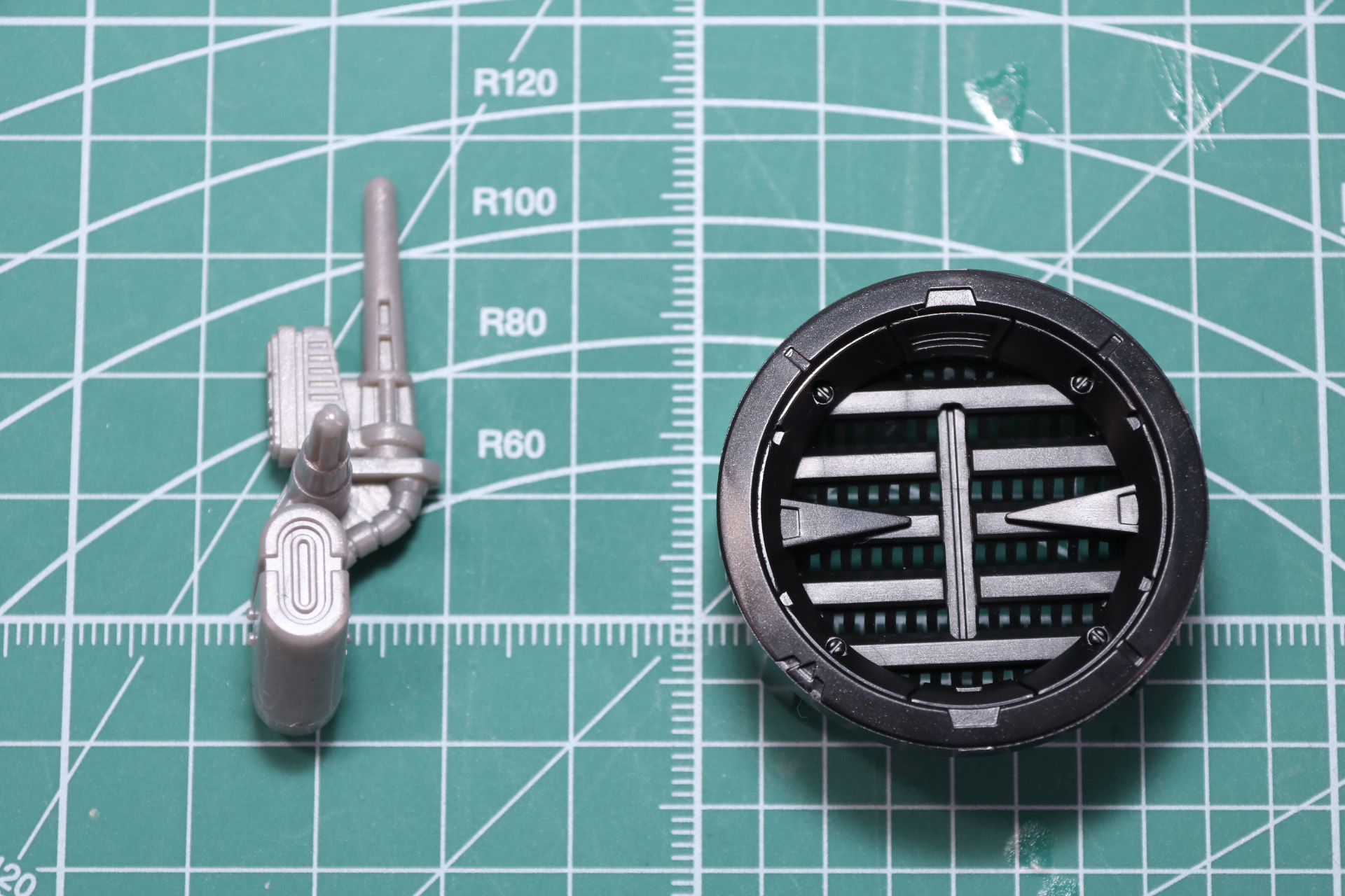 複合センサーユニットと荷電粒子コンバーターパーツ