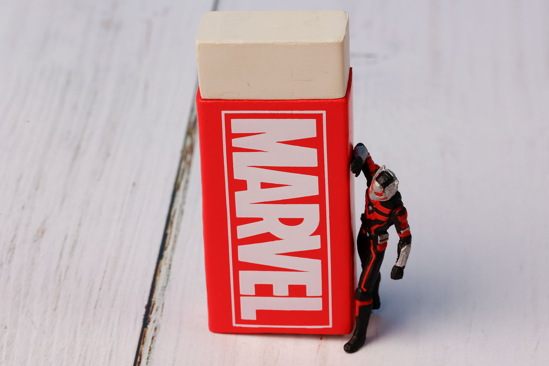 マーベルのロゴ入り