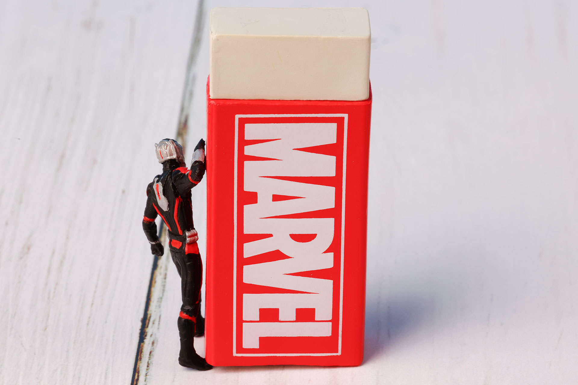 消しゴムの裏面も同じデザインだ