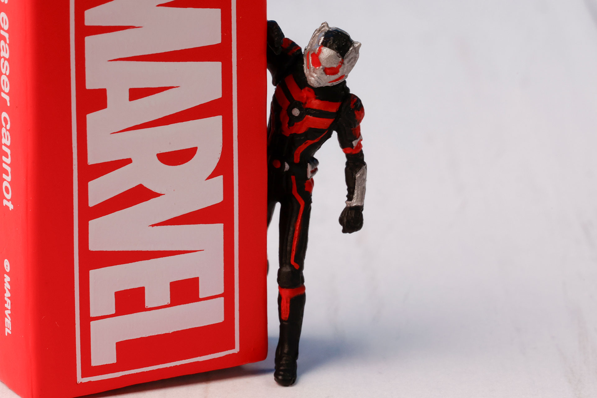 アントマンはスーツもしっかり再現されている