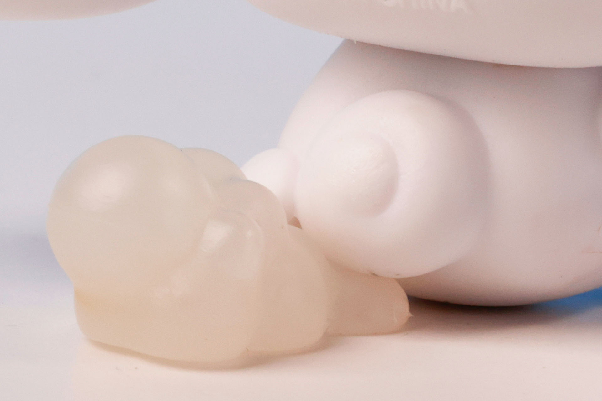 背面側に付けられたモクモクパーツ