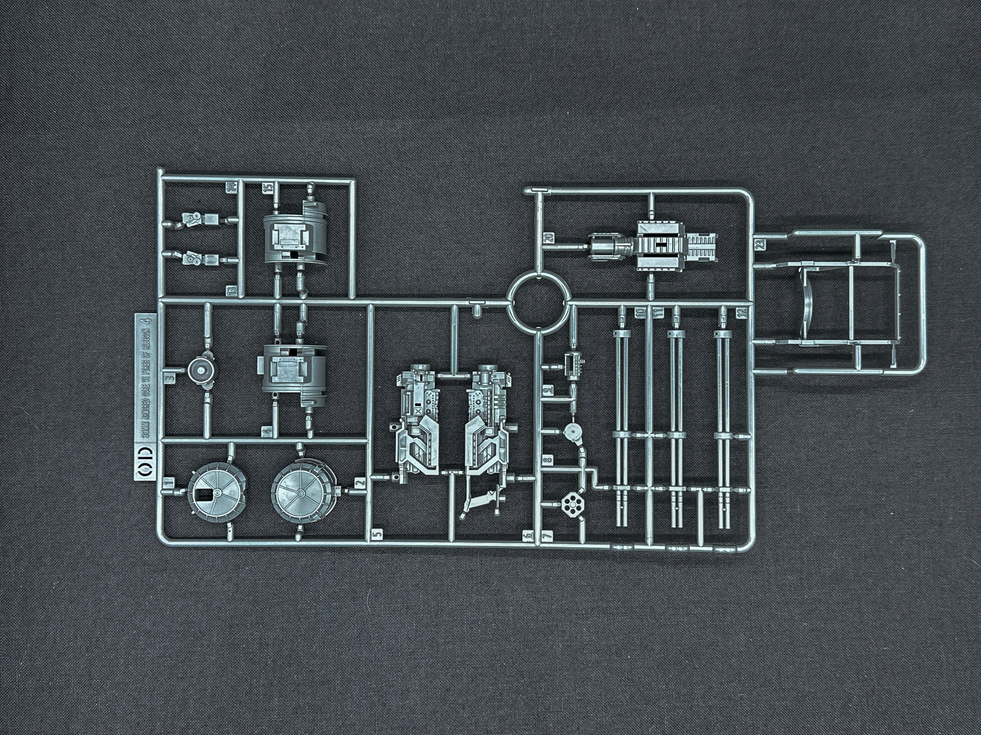 ODランナーはガトリングガンを構成するパーツが含まれています。本機のガトリングガンは銃身が6本のデザインとなっています。