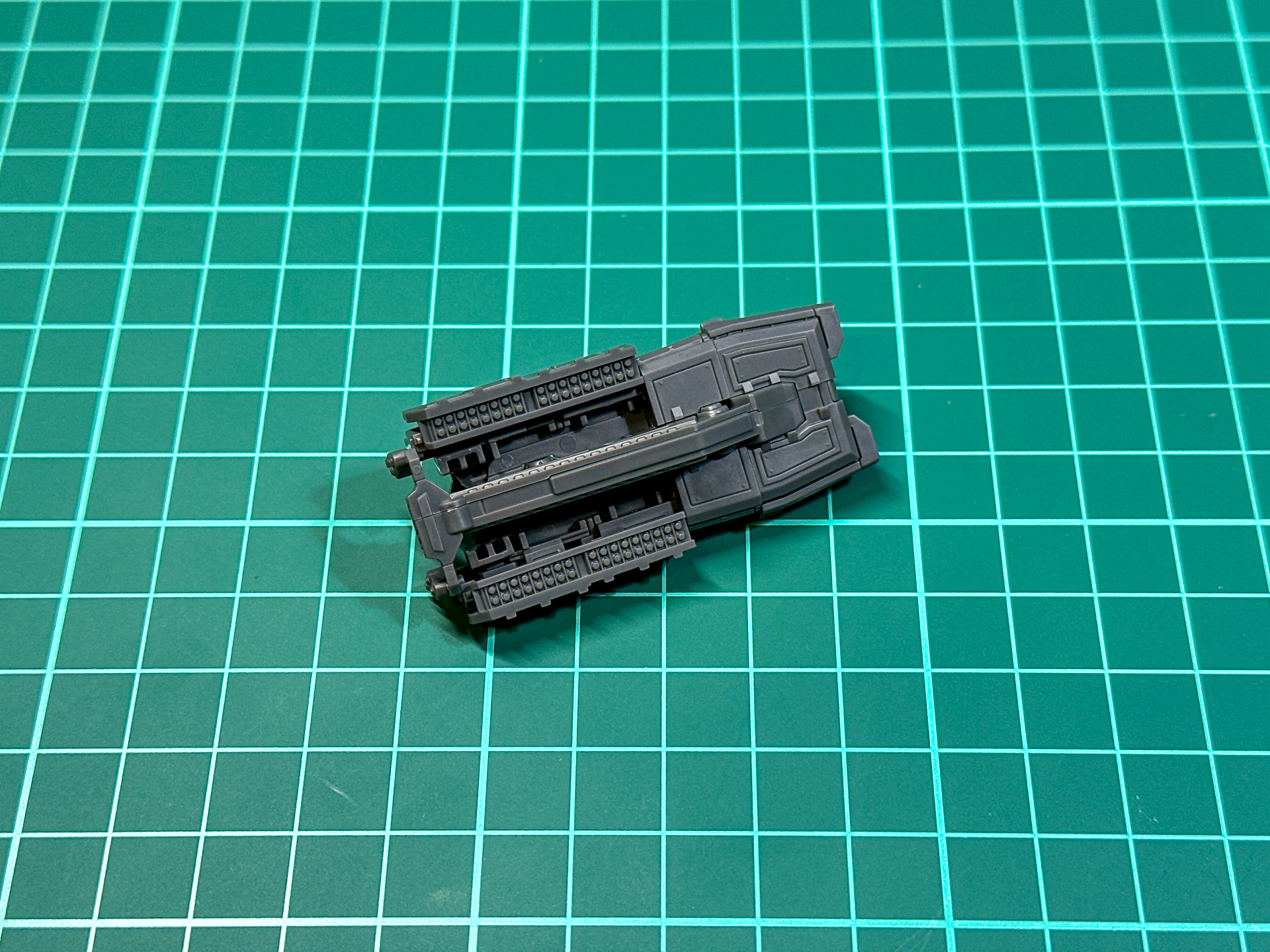 炸裂弾投射器は組み立て後もハッチの開閉を変更することが可能です。