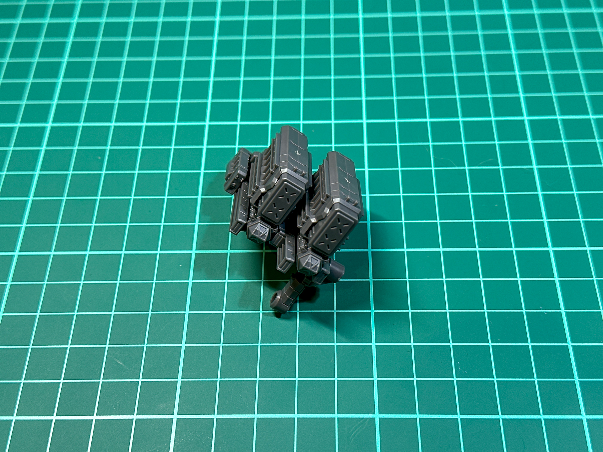 完成した分裂ミサイル。ミサイルユニットは並列ではなく若干前後にシフトさせたデザインとなっています。