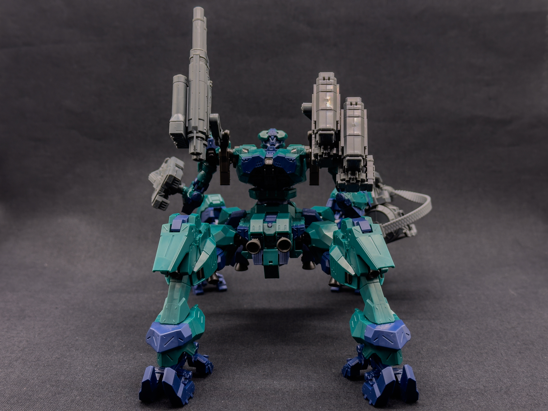 肩部武装もこれまでのACの中でも大型の武装が搭載されています。