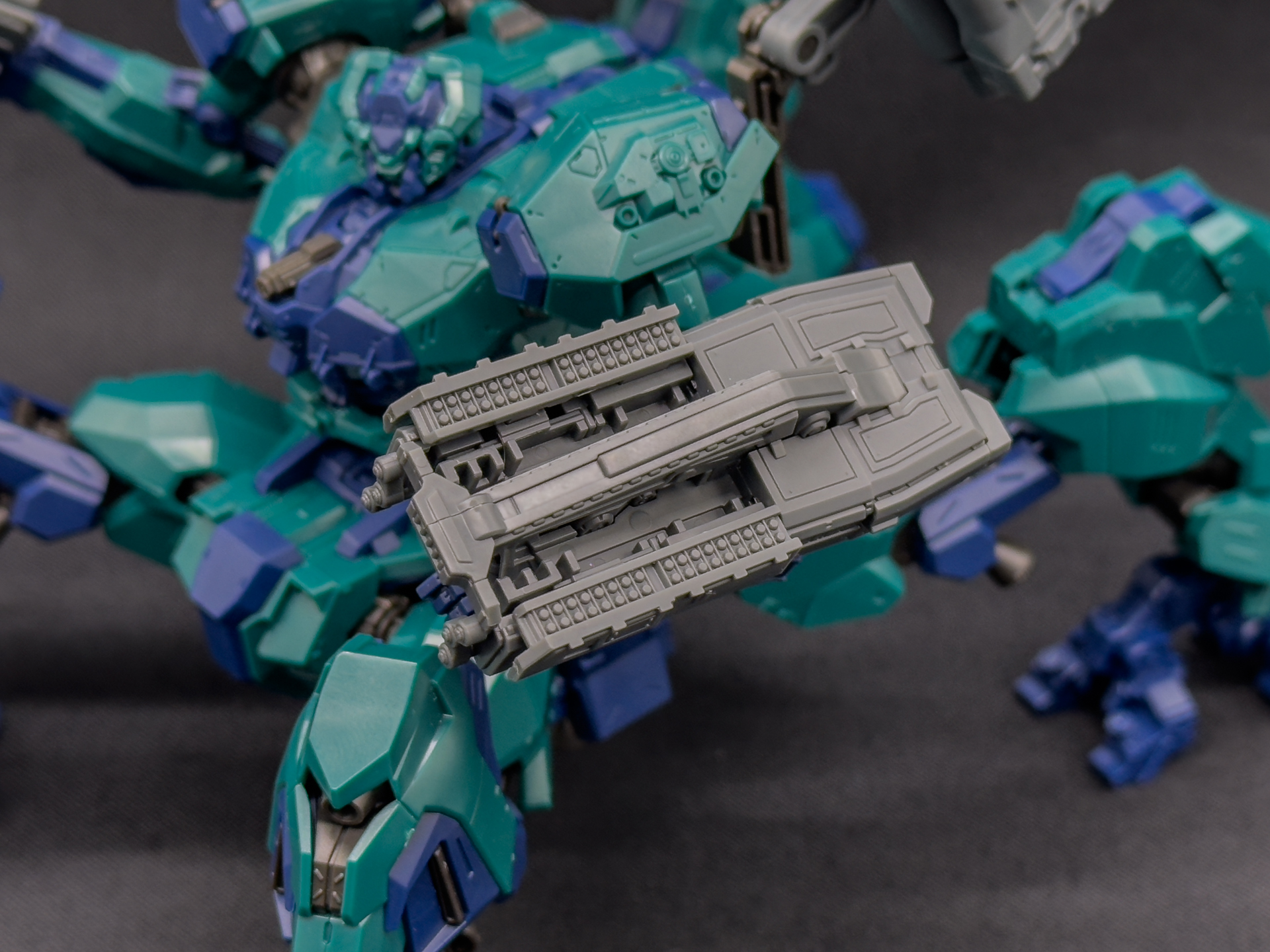 炸裂弾投射器「DF-ET-09 TAI-YANG-SHOU」。ハッチ開閉を組み立て後も選択可能です。