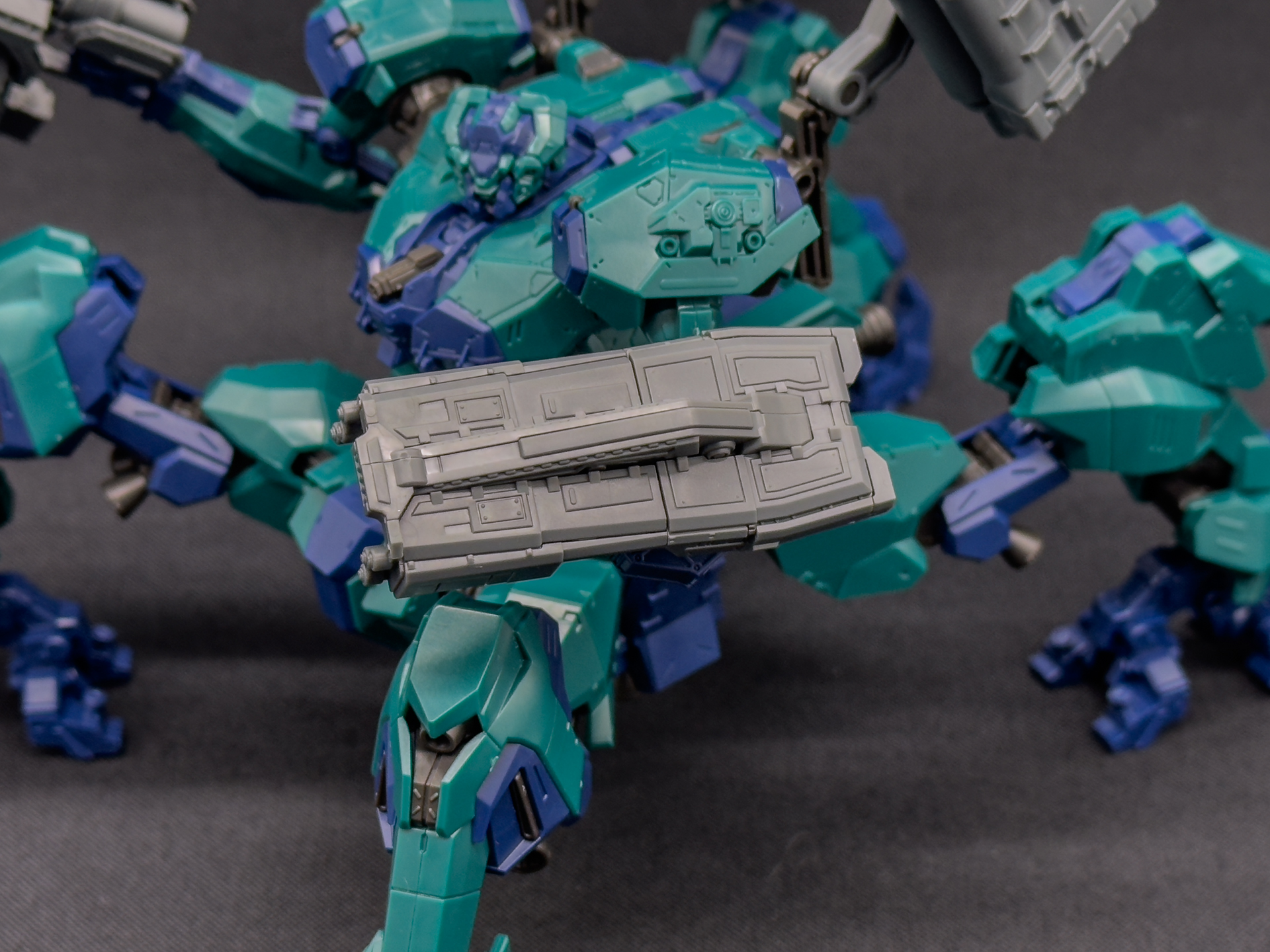 炸裂弾投射器はハッチ開閉を組み立て後も選択可能です。