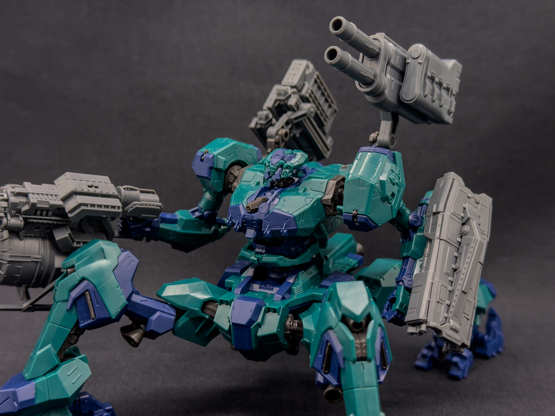 グレネードキャノンを展開したライガーテイルは戦車のようなスタイルとなります。