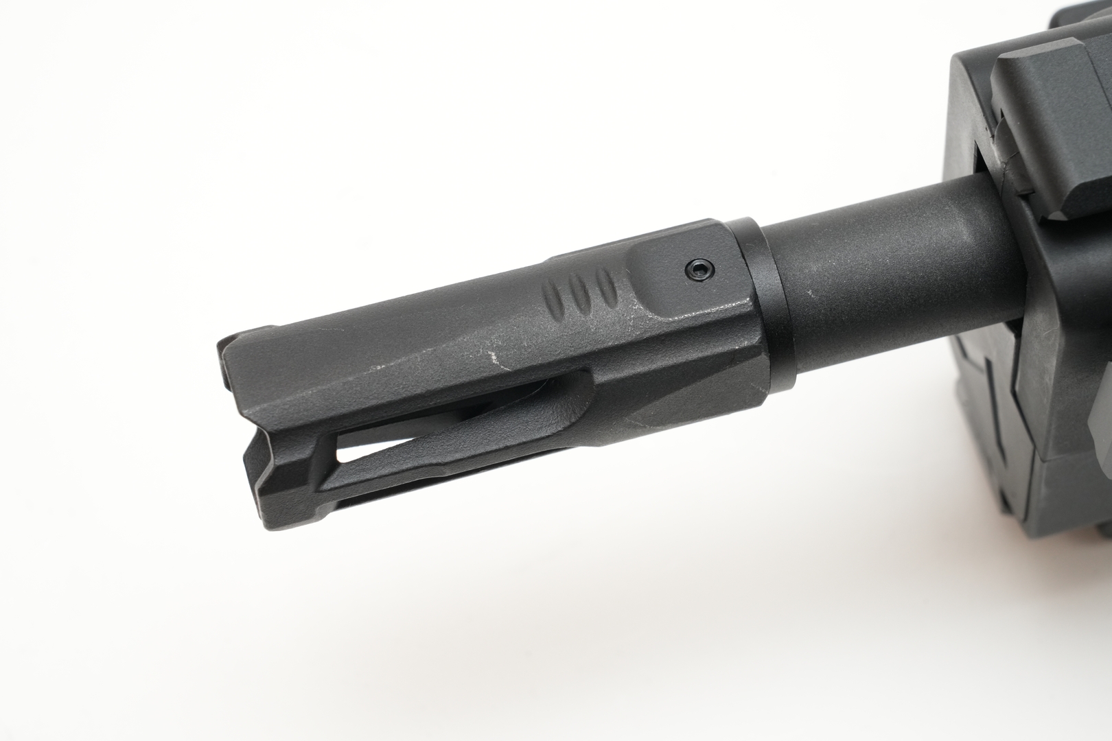 ハイダーの形状は従来モデルから変更されている