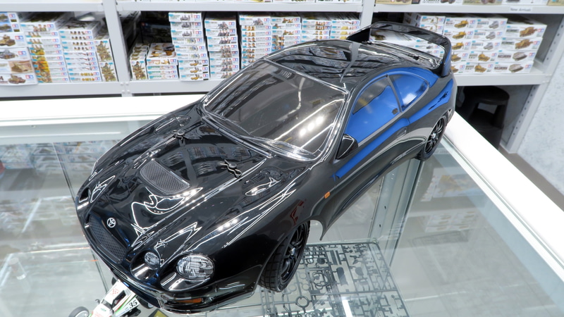 ボディはブラックで塗装済み