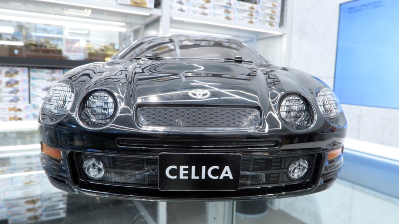 個性的な丸形異形4灯ヘッドライト