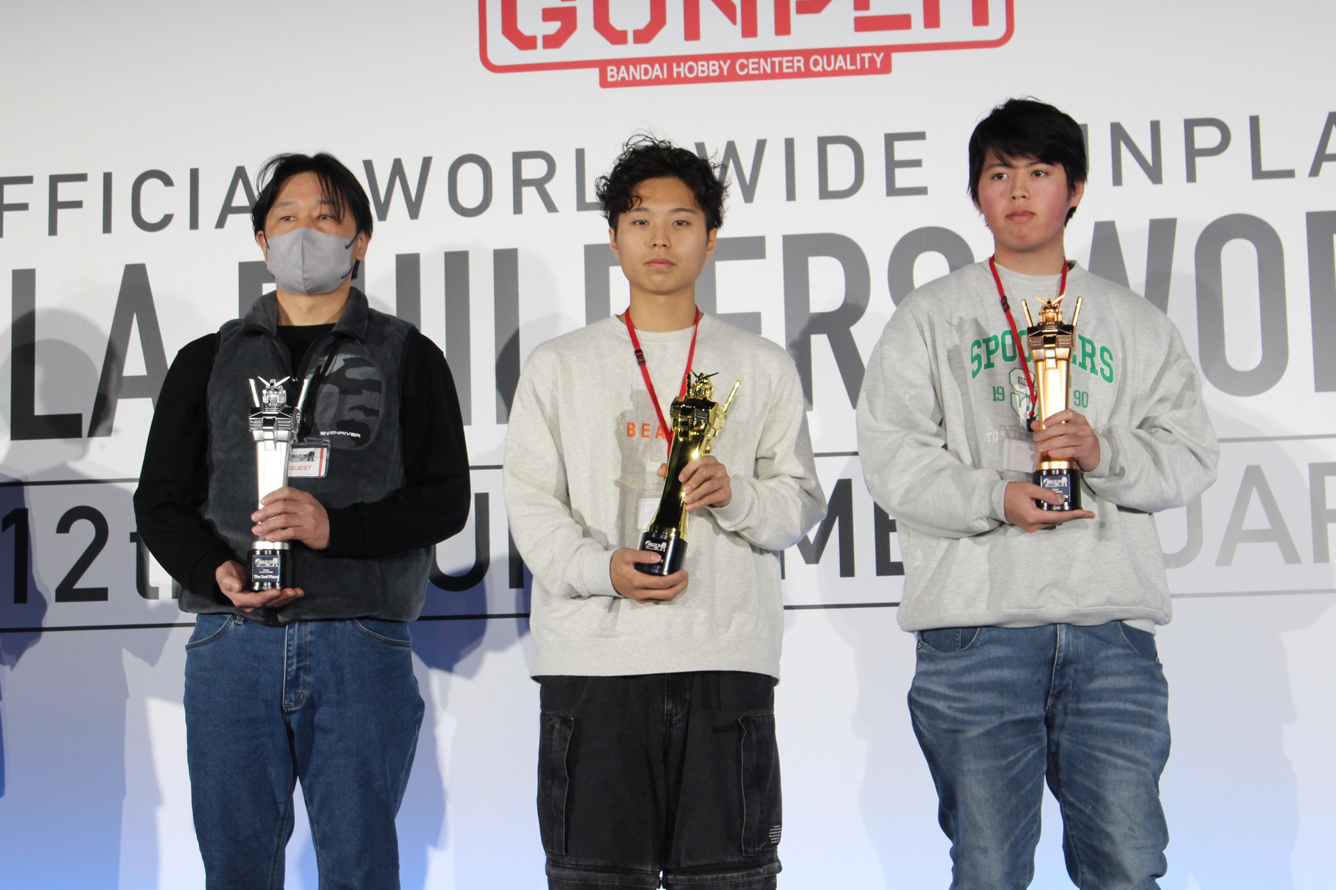 U-20コース受賞者、左からkoseiさんの代理人、彦夏さん、トモハックさん