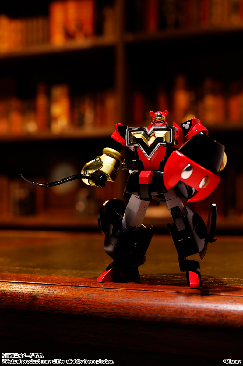 ミッキーマウスからロボット形態へガラリとイメージを変える