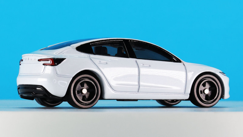 キャビン前方からリアへかけてのルーフラインが弧を描くよう