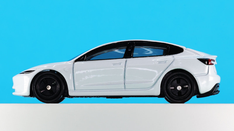 4ドアで使い勝手がよさそう！大人5名乗車を可能としています